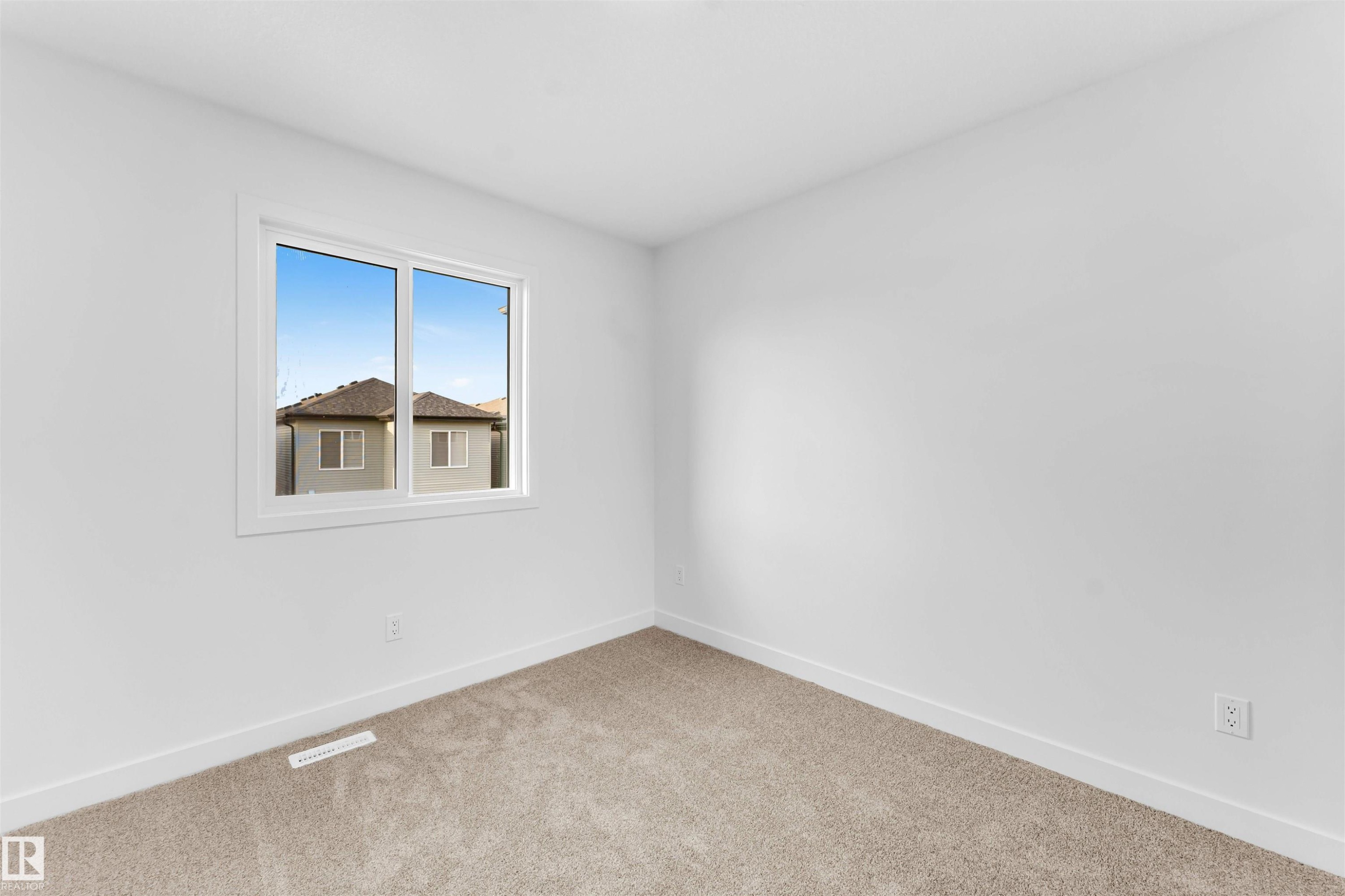 1216 13 Avenue, Edmonton, AB - Indoor Photo Showing Other Room