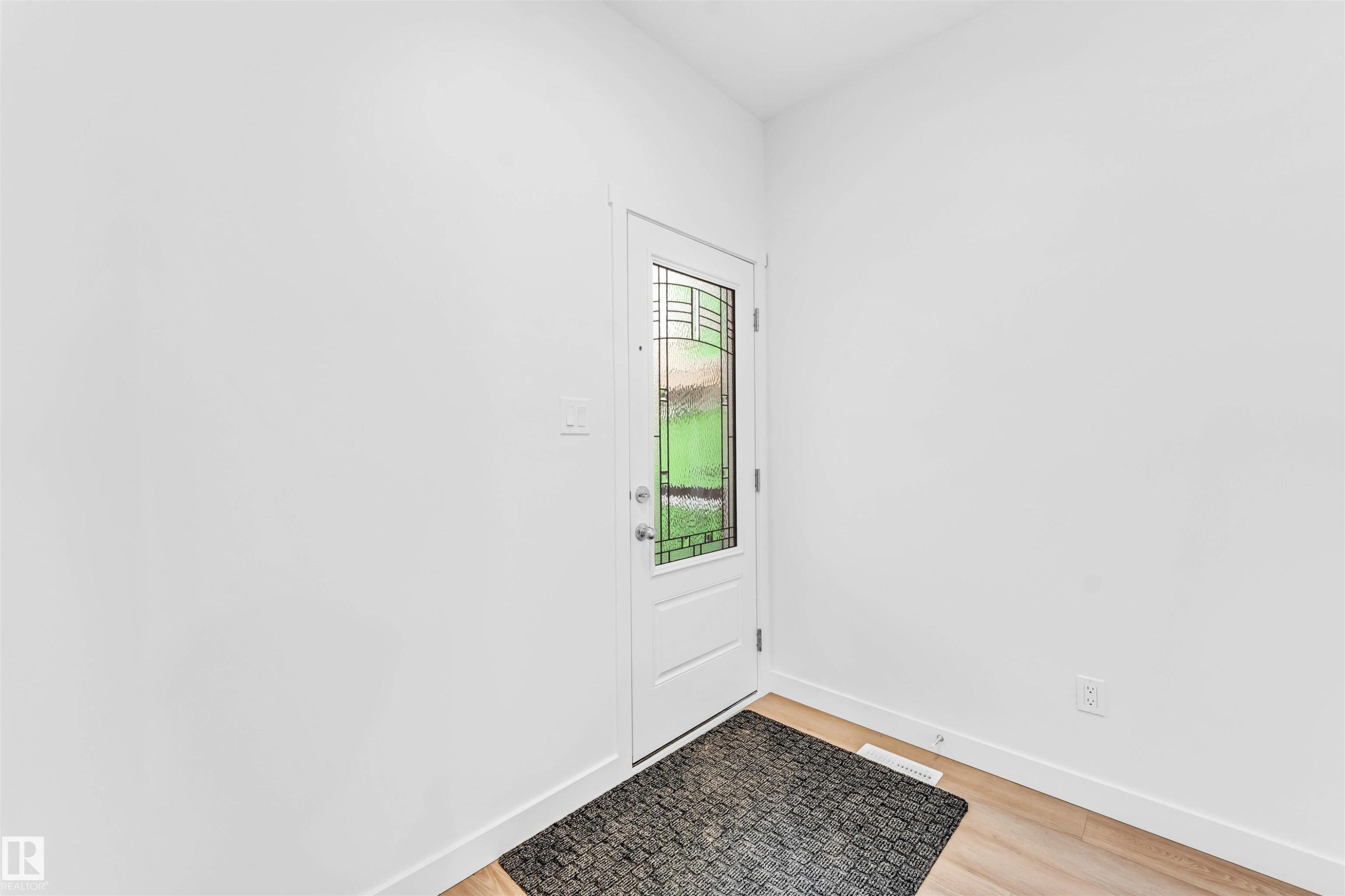 1216 13 Avenue, Edmonton, AB - Indoor Photo Showing Other Room