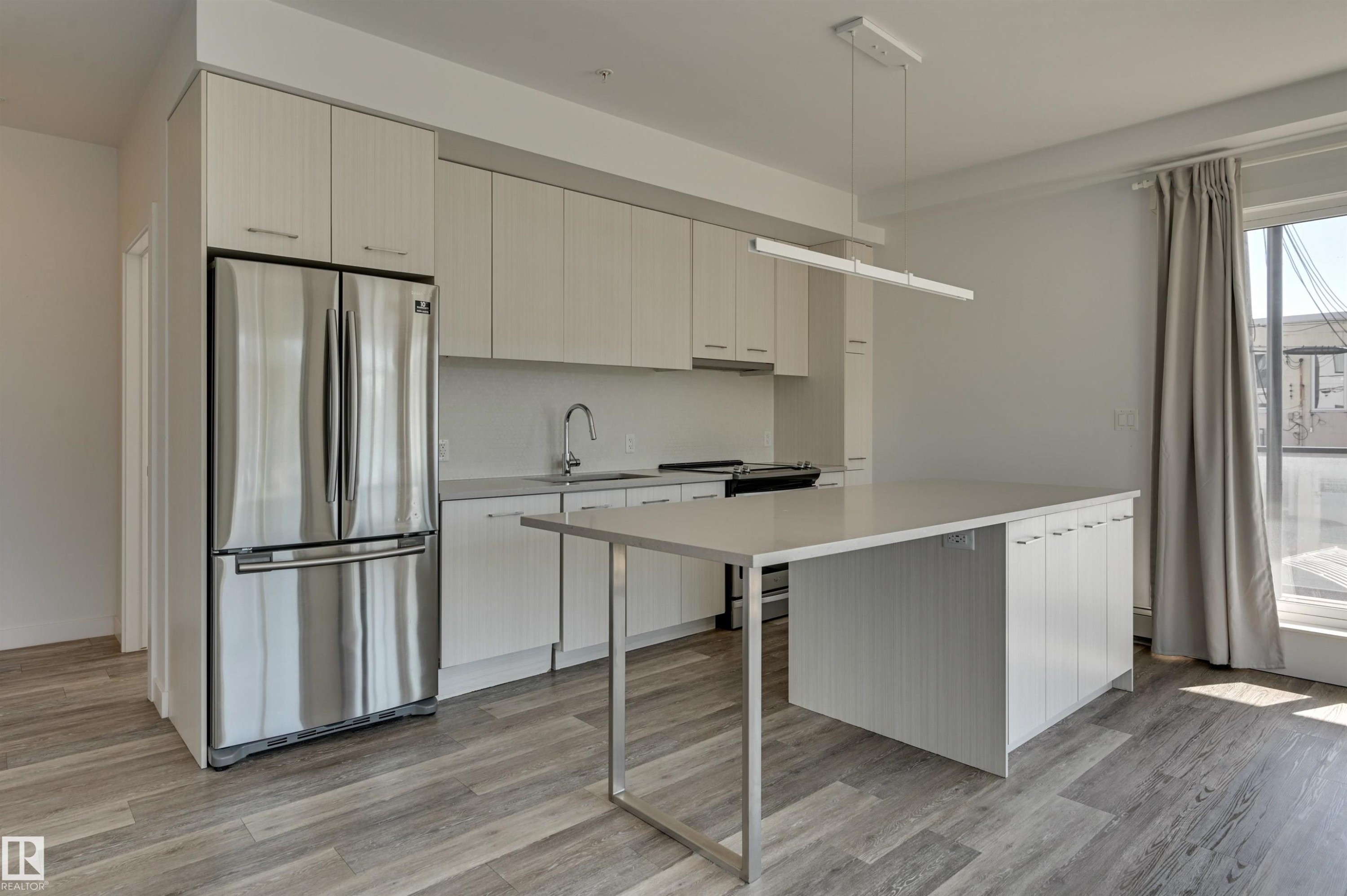 206 10837 83 Avenue, Edmonton, AB - Indoor Photo Showing Kitchen