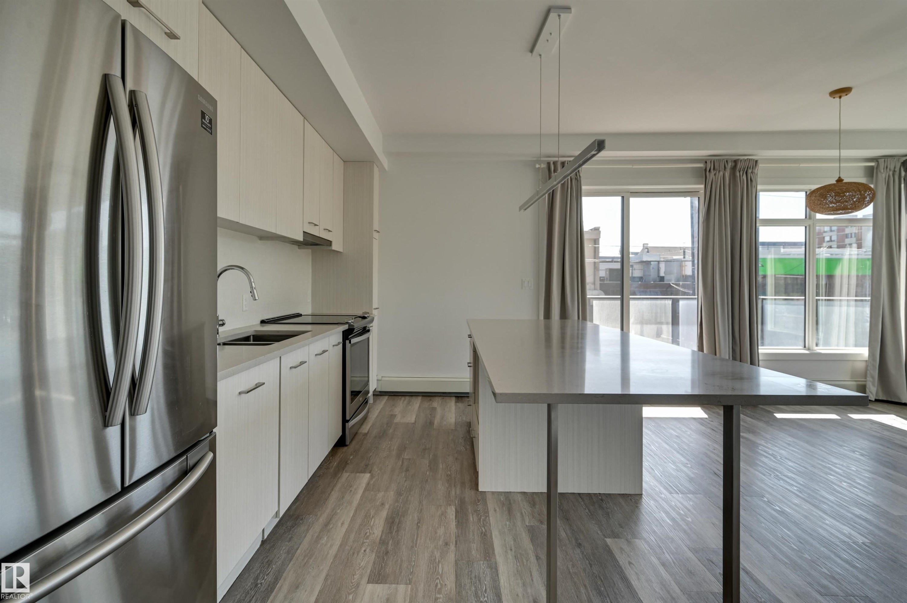206 10837 83 Avenue, Edmonton, AB - Indoor Photo Showing Kitchen With Upgraded Kitchen