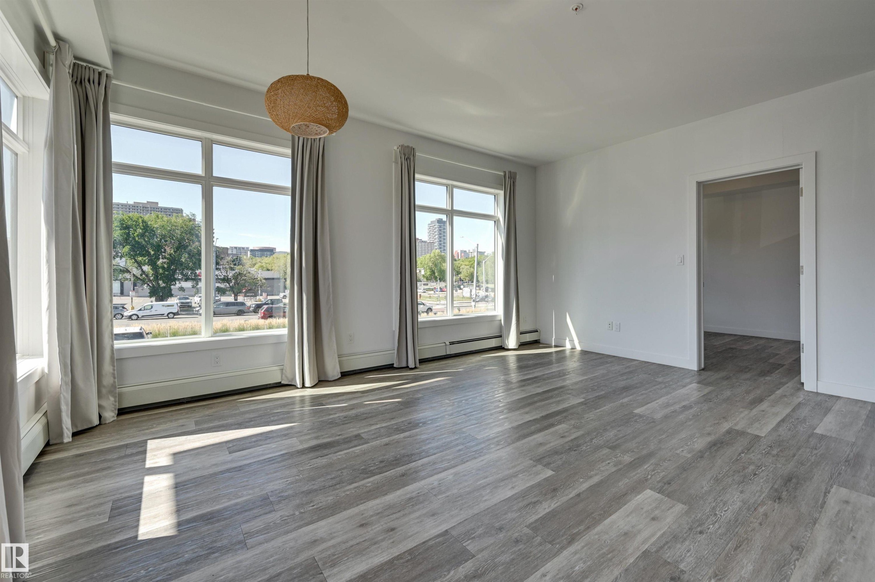 206 10837 83 Avenue, Edmonton, AB - Indoor