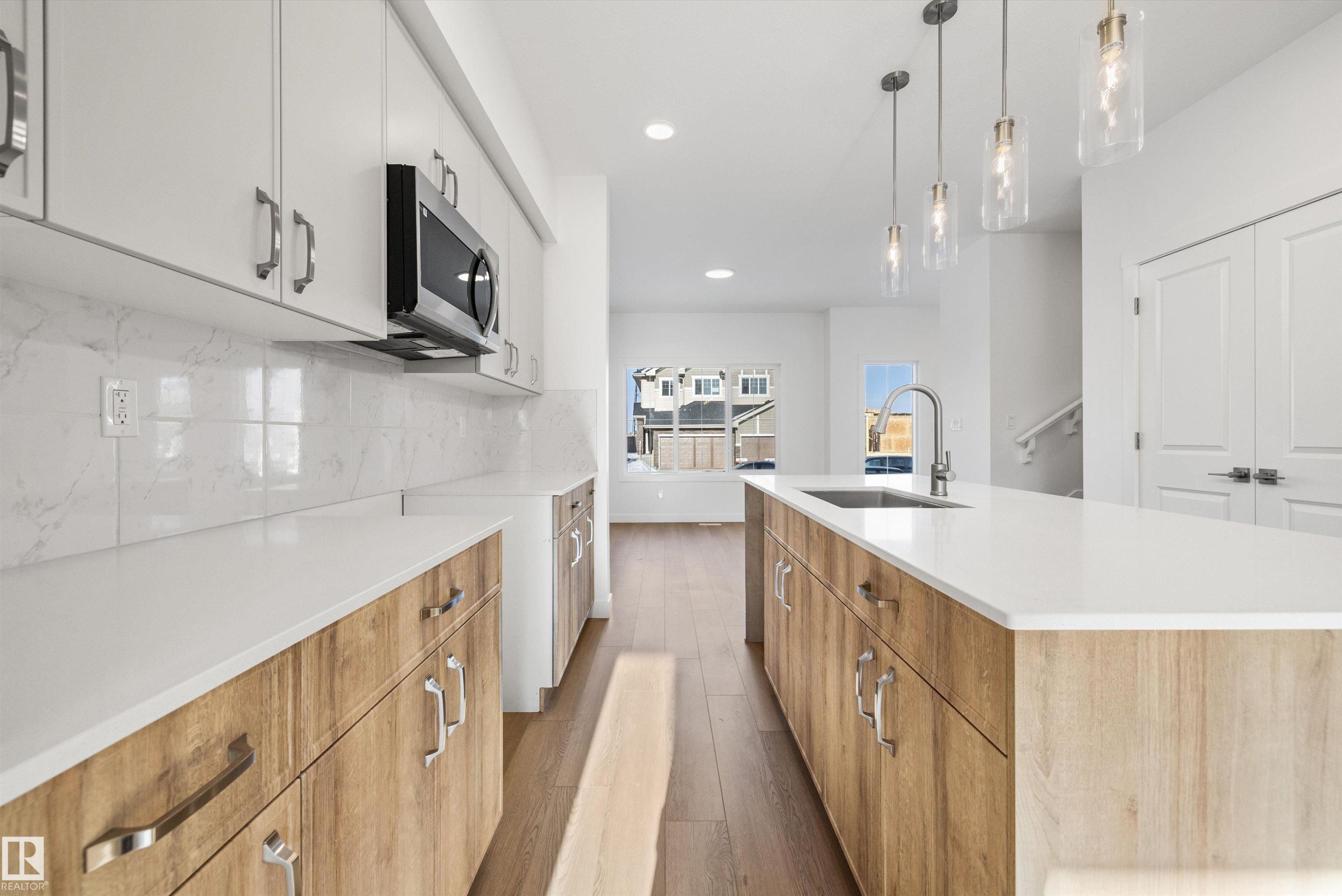 18859 29 Avenue, Edmonton, AB - Indoor Photo Showing Kitchen With Upgraded Kitchen