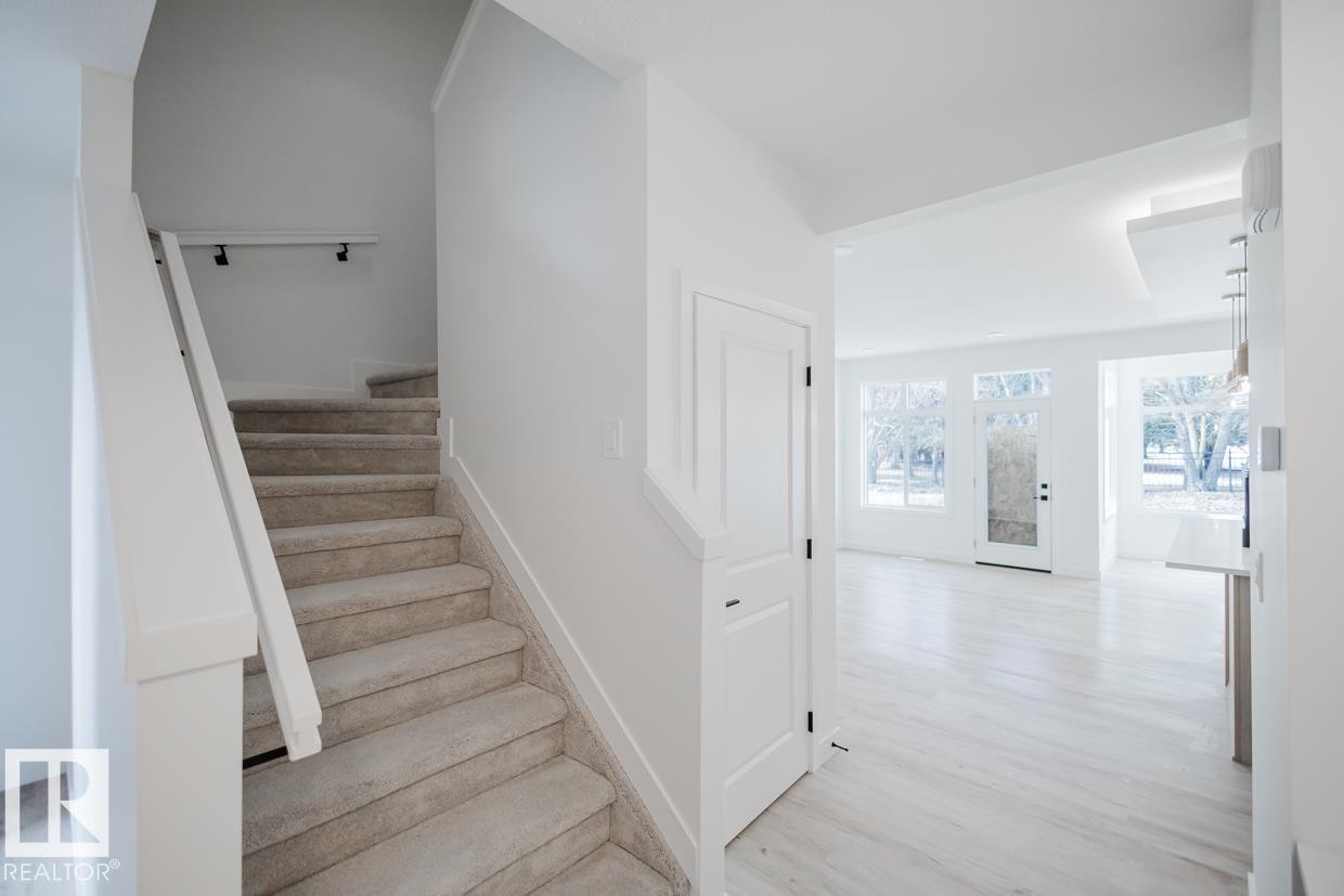 2208 Crossbill Link Nw, Edmonton, AB - Indoor Photo Showing Other Room