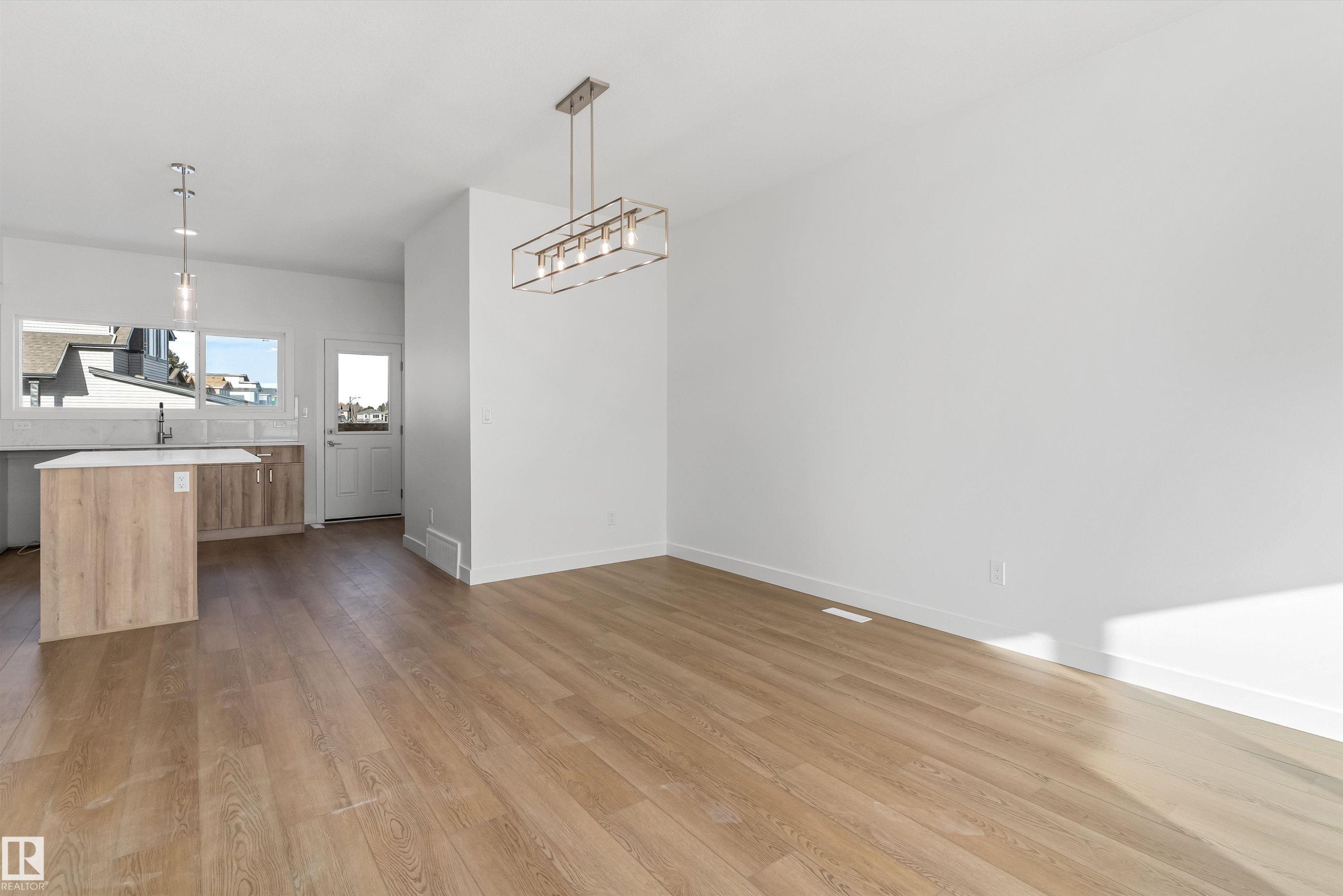 20808 40 Avenue, Edmonton, AB - Indoor Photo Showing Kitchen
