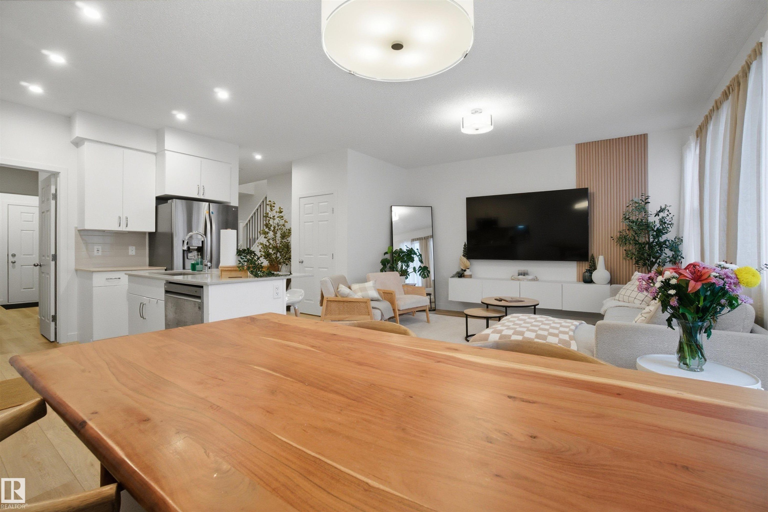 Dining area with recessed lighting - 9882 225A St Nw, Edmonton, AB - Indoor