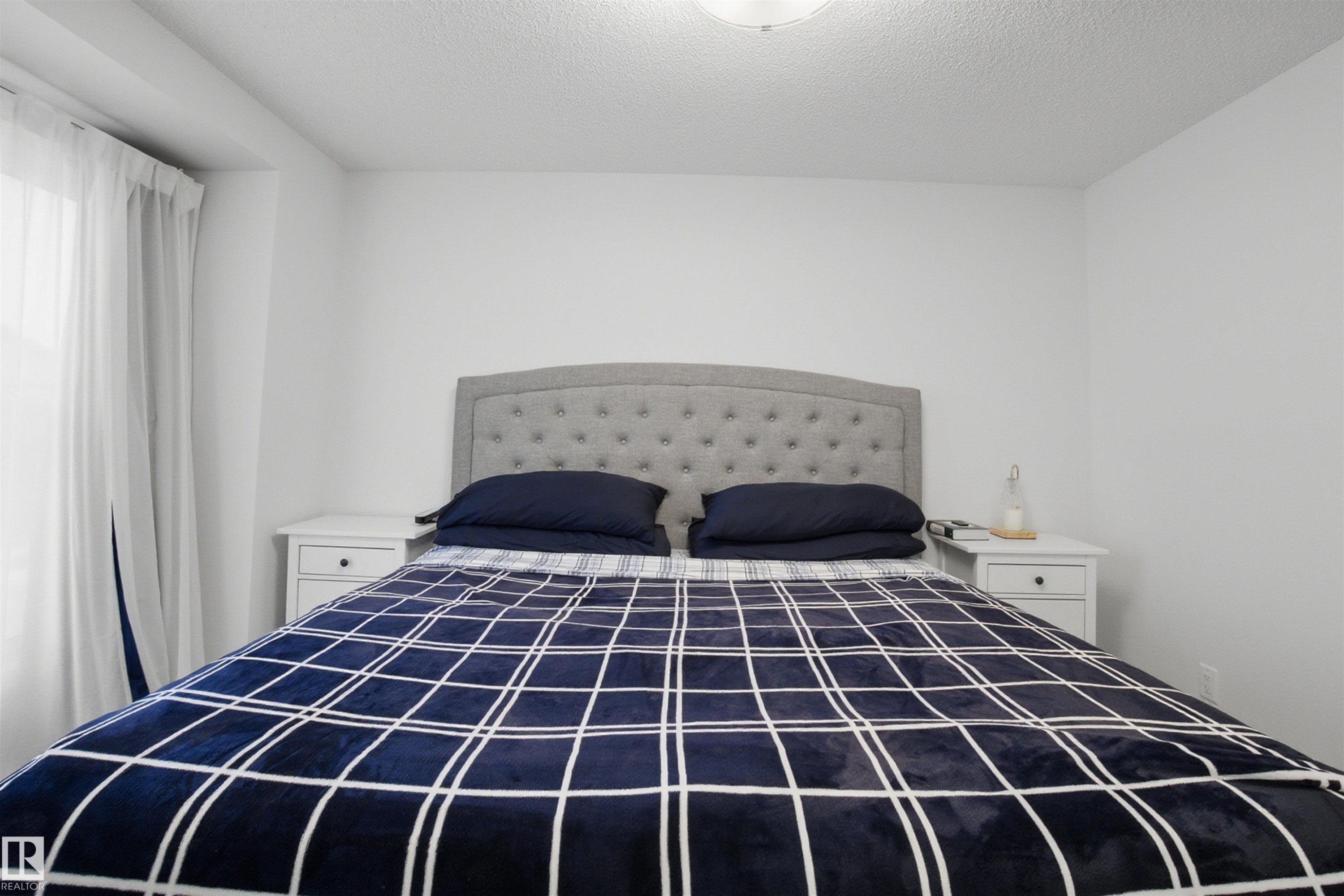 Bedroom with a textured ceiling - 9882 225A St Nw, Edmonton, AB - Indoor Photo Showing Bedroom