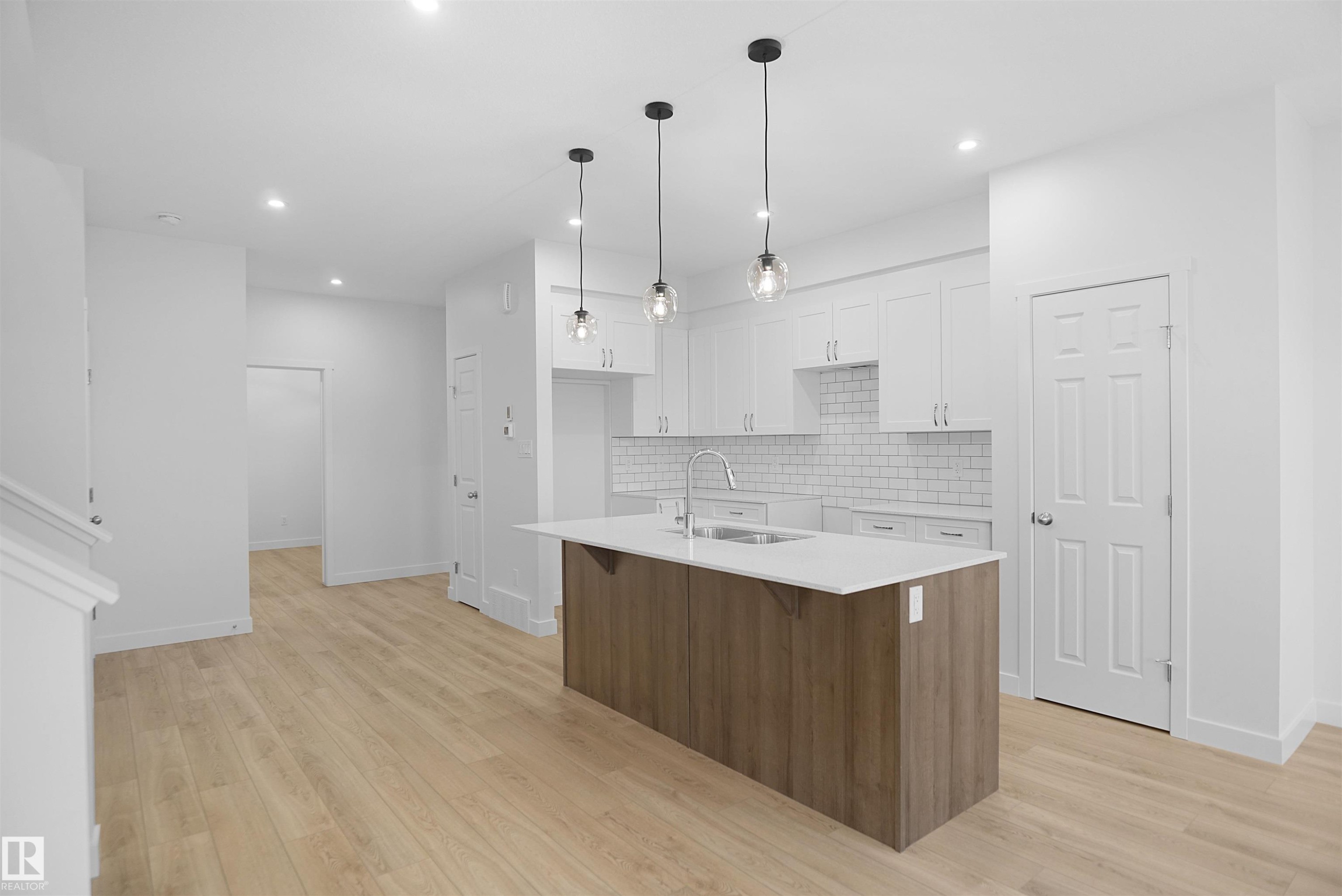 2266 194A Street, Edmonton, AB - Indoor Photo Showing Kitchen With Upgraded Kitchen