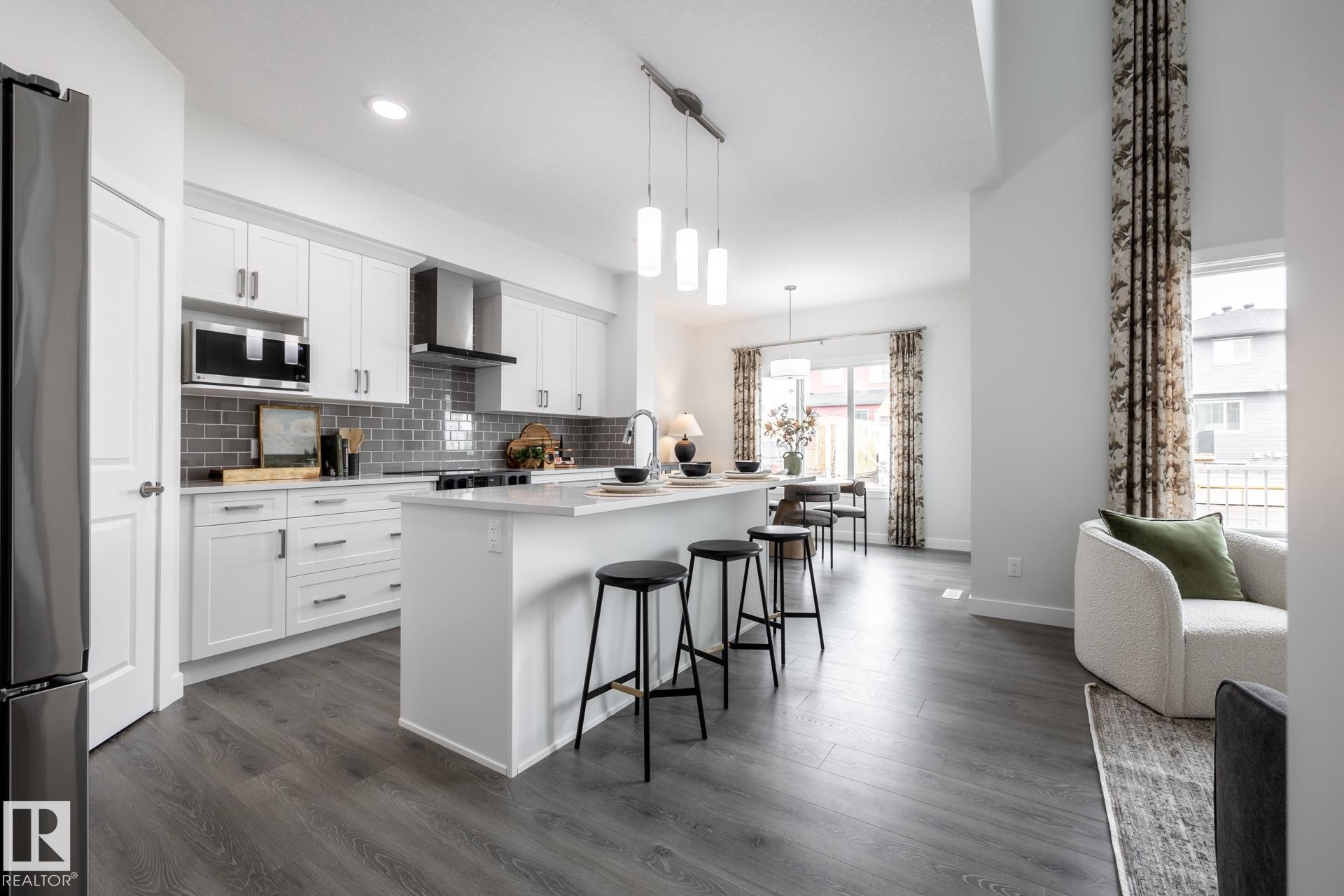 226 Falcon Crescent, Leduc, AB - Indoor Photo Showing Kitchen With Upgraded Kitchen