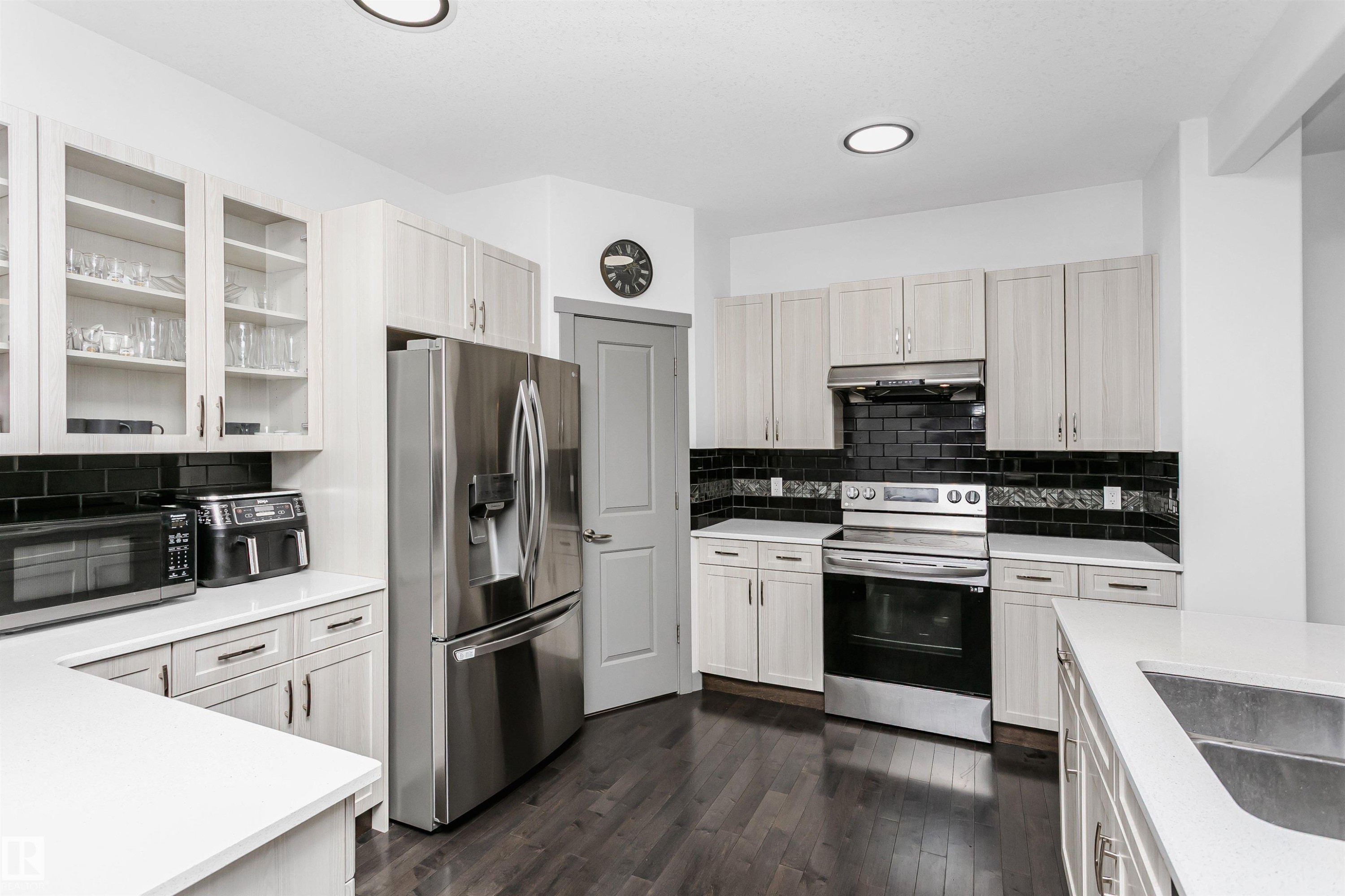 7703 Getty Wynd, Edmonton, AB - Indoor Photo Showing Kitchen With Stainless Steel Kitchen
