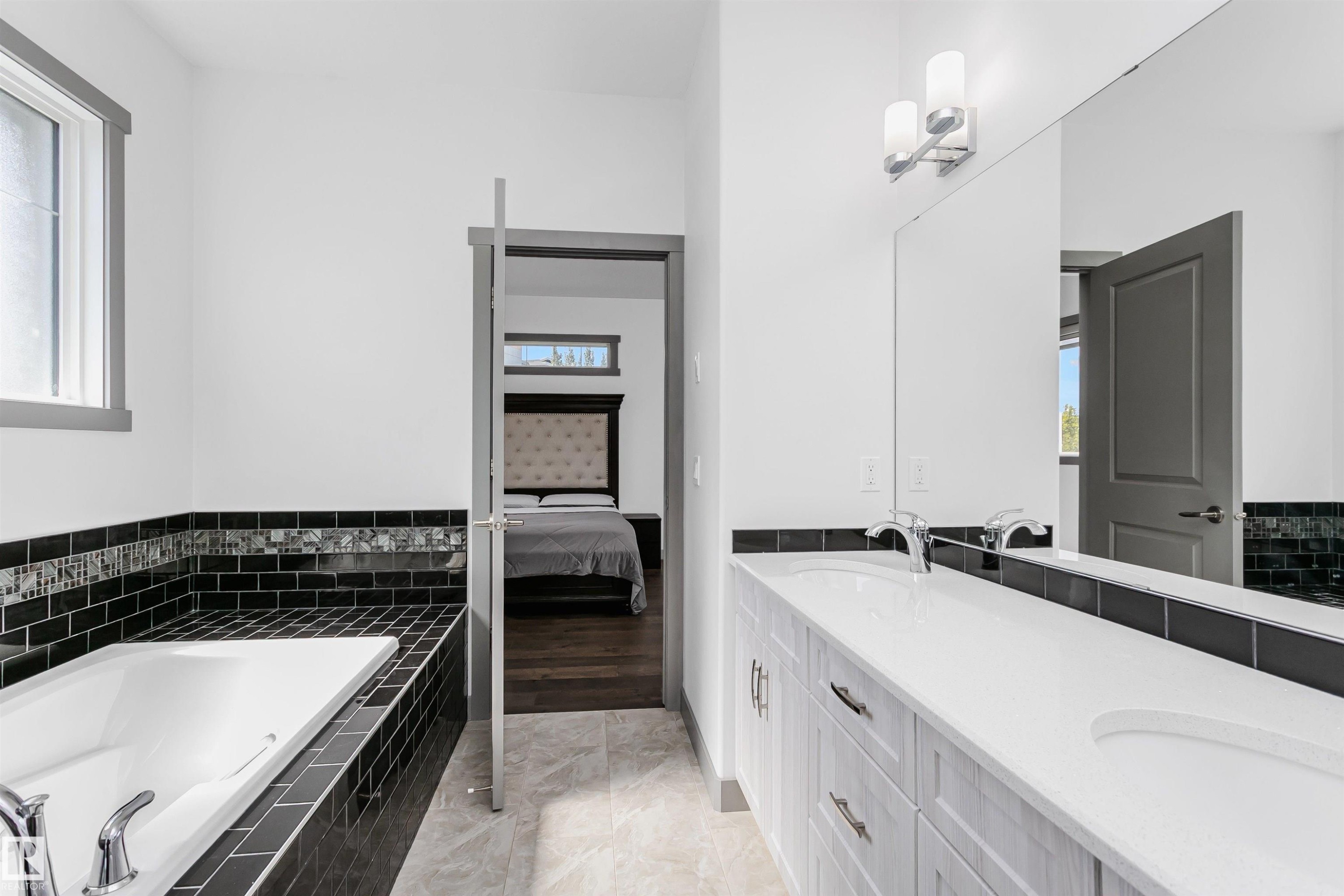 7703 Getty Wynd, Edmonton, AB - Indoor Photo Showing Bathroom