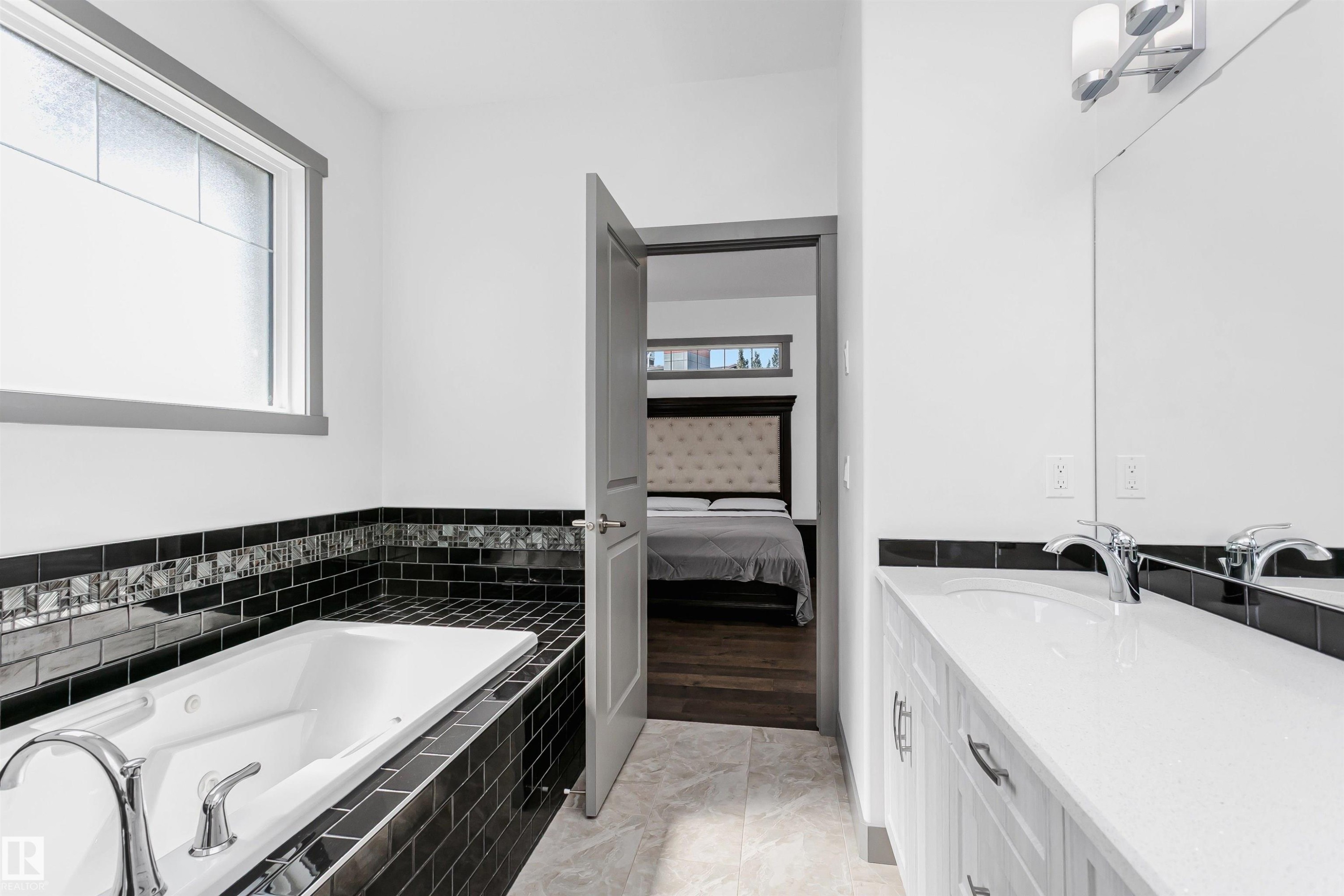 7703 Getty Wynd, Edmonton, AB - Indoor Photo Showing Bathroom