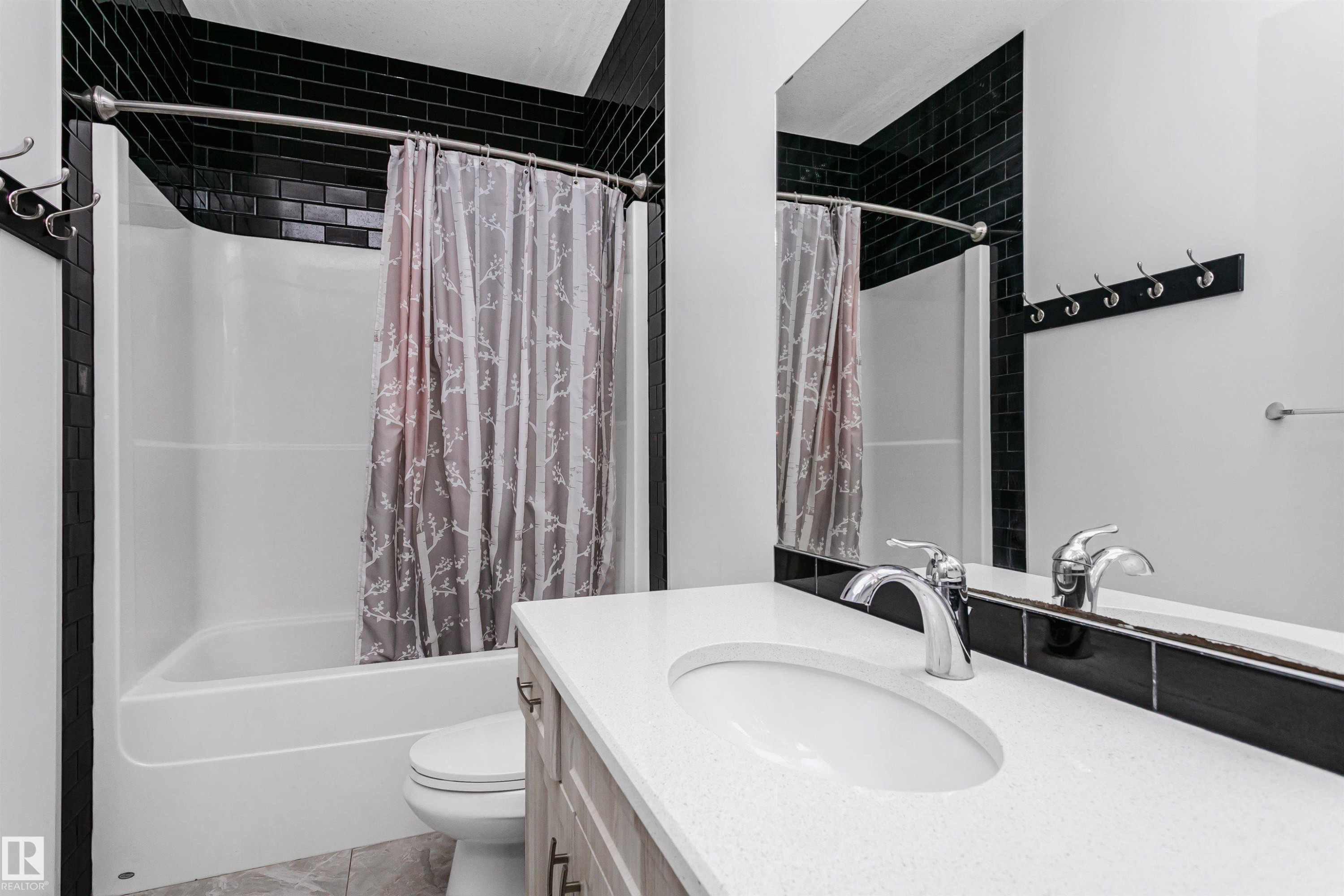7703 Getty Wynd, Edmonton, AB - Indoor Photo Showing Bathroom