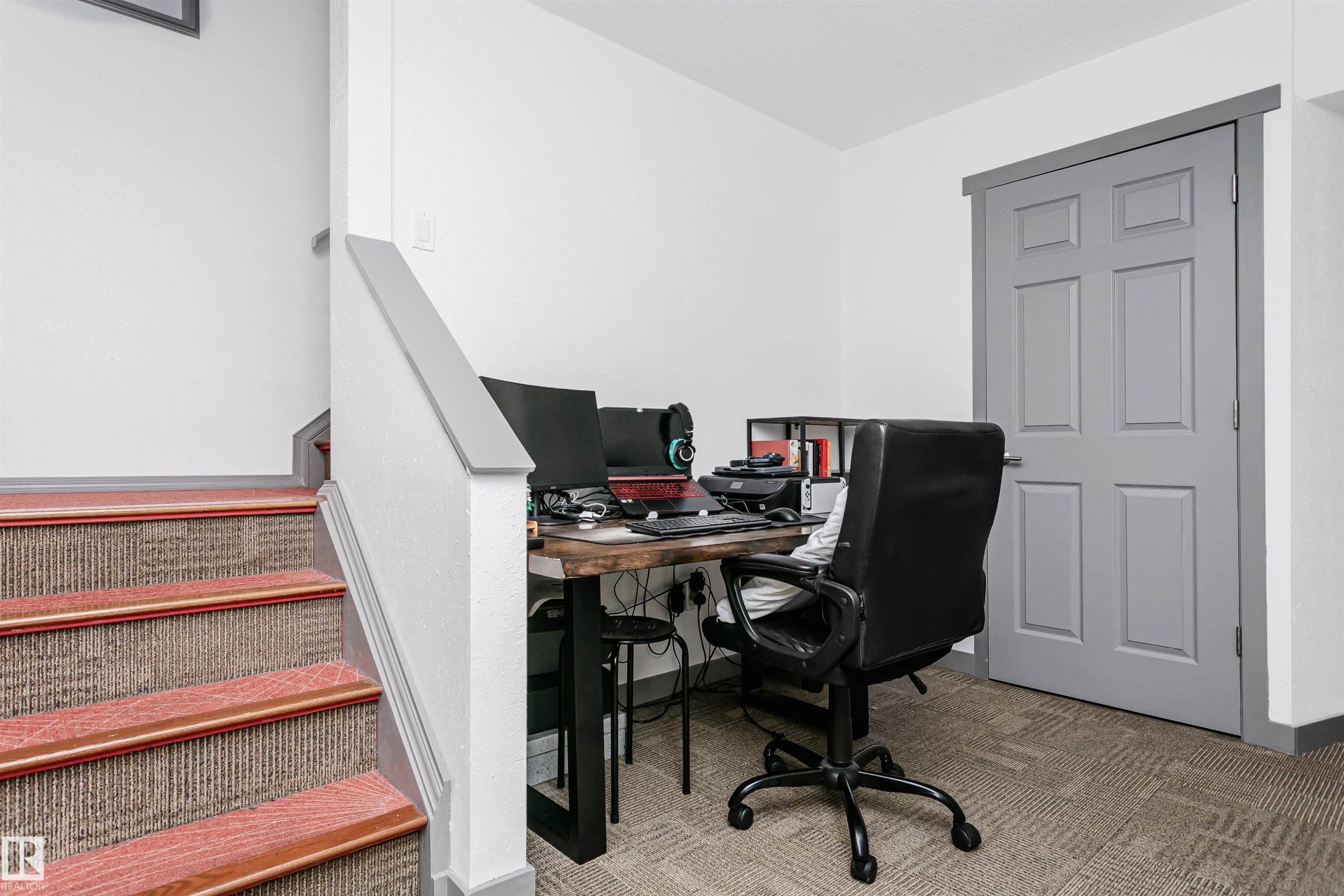 7703 Getty Wynd, Edmonton, AB - Indoor Photo Showing Office