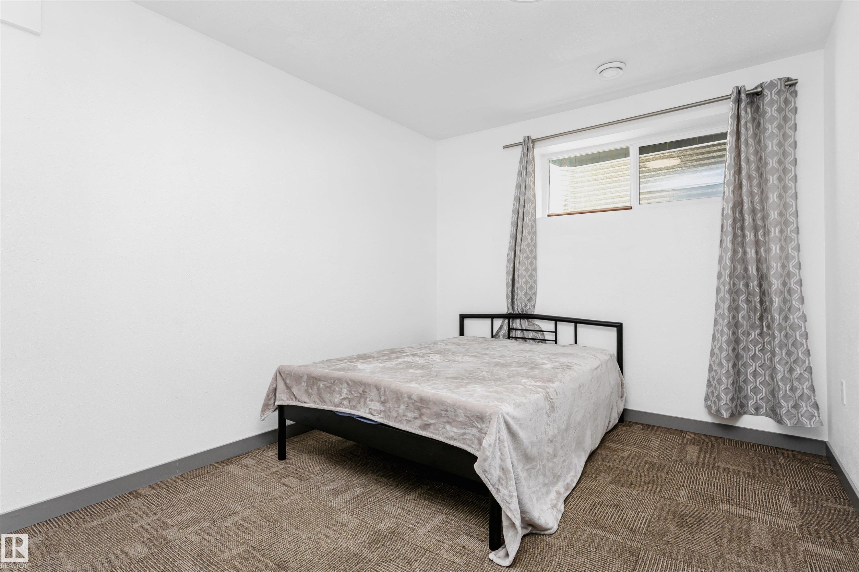 7703 Getty Wynd, Edmonton, AB - Indoor Photo Showing Bedroom