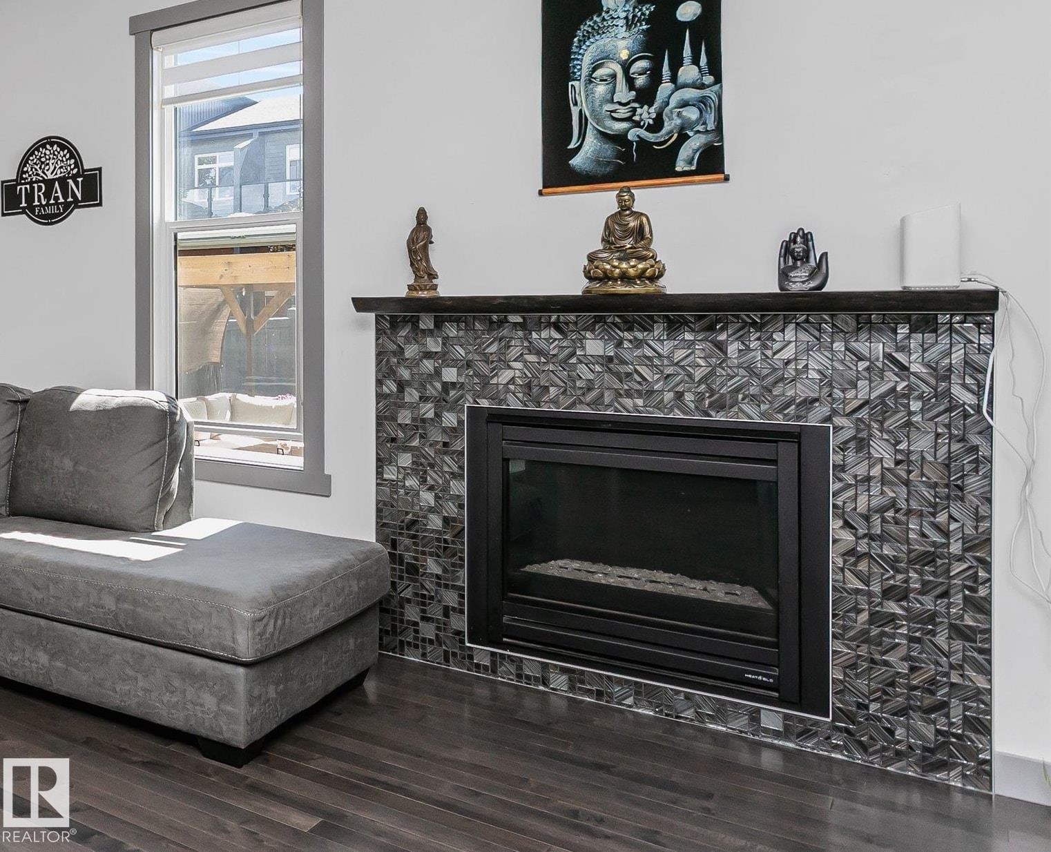 7703 Getty Wynd, Edmonton, AB - Indoor Photo Showing Living Room With Fireplace