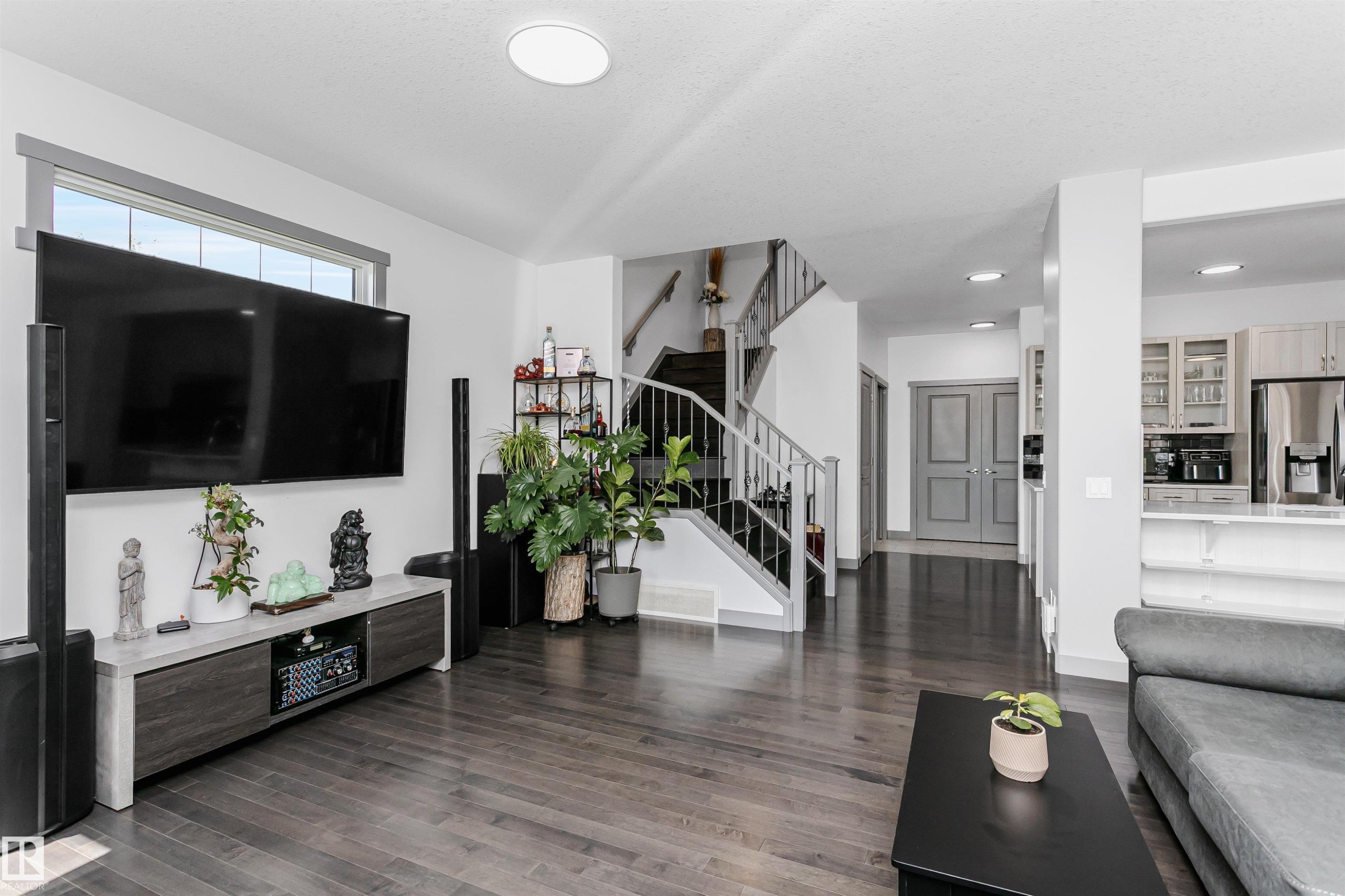 7703 Getty Wynd, Edmonton, AB - Indoor Photo Showing Living Room