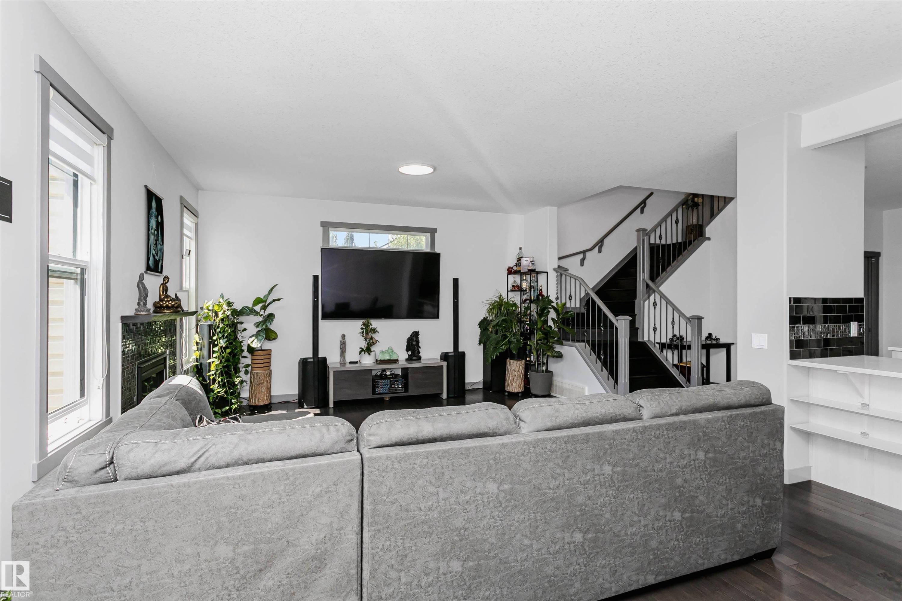 7703 Getty Wynd, Edmonton, AB - Indoor Photo Showing Living Room
