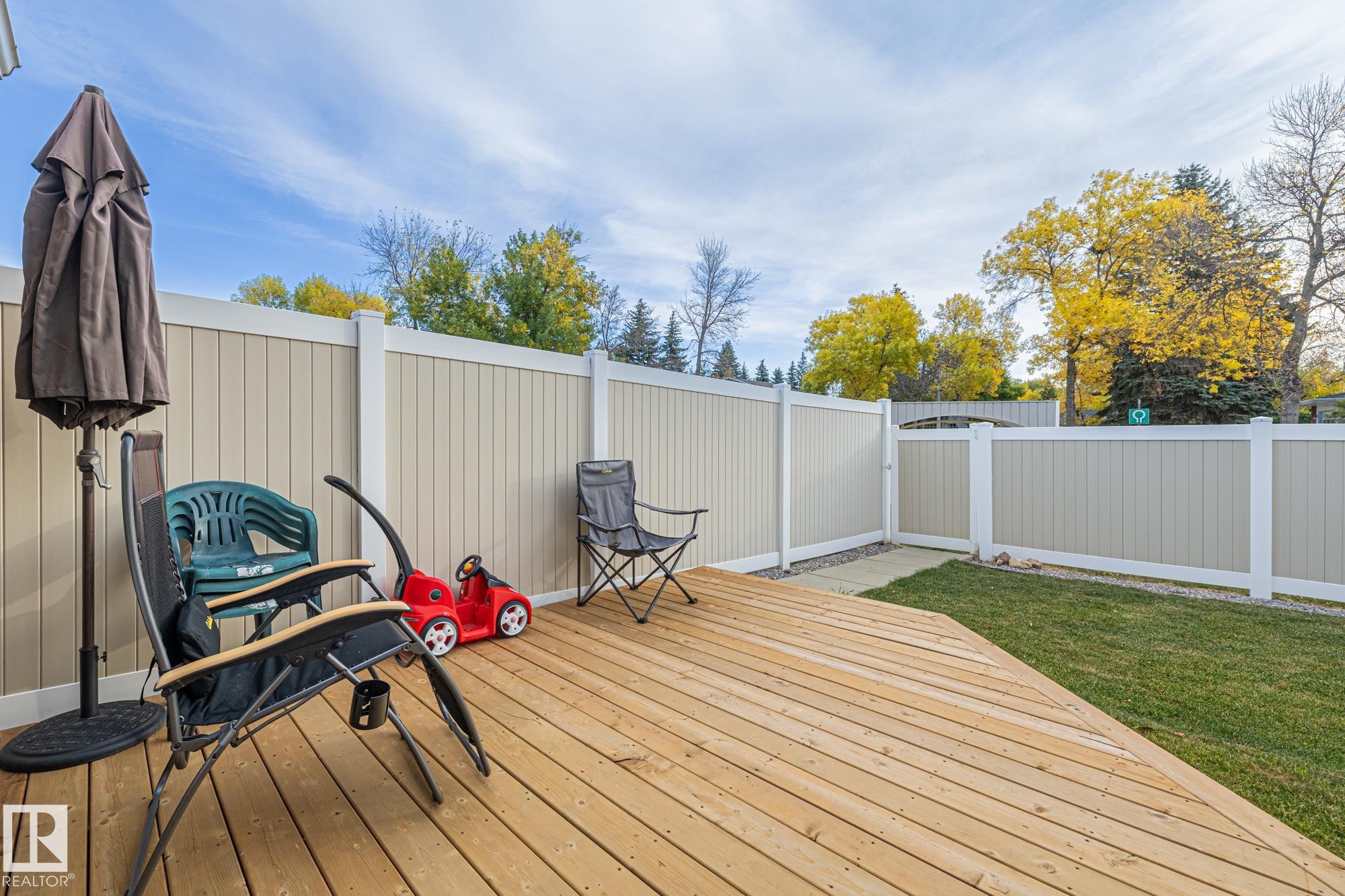 Deck with a fenced backyard - 11 Grandview Ridge, St. Albert, AB - Outdoor With Deck Patio Veranda