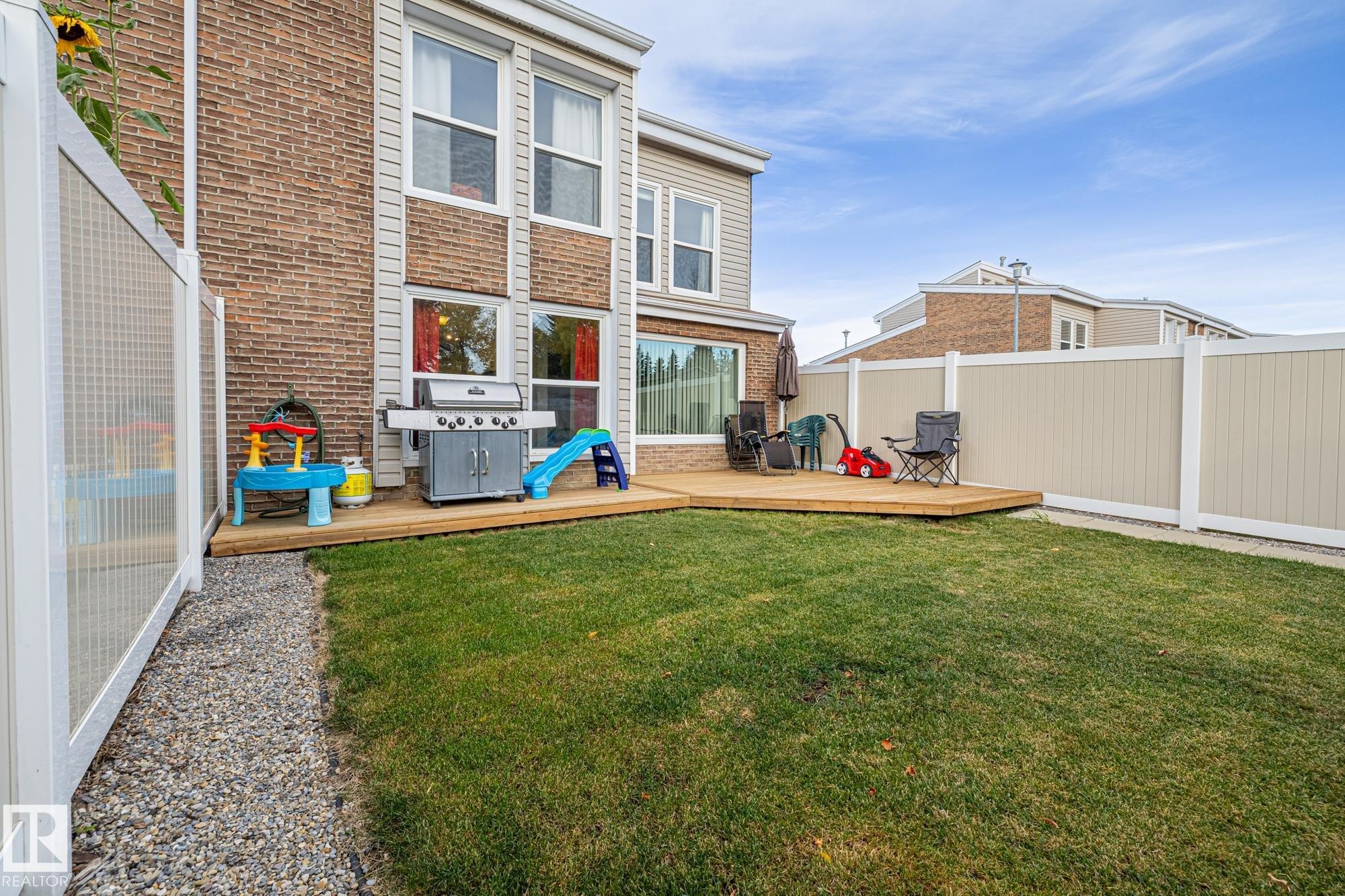 Rear view of house with a deck, a fenced backyard, and brick siding - 11 Grandview Ridge, St. Albert, AB - Outdoor With Deck Patio Veranda With Exterior