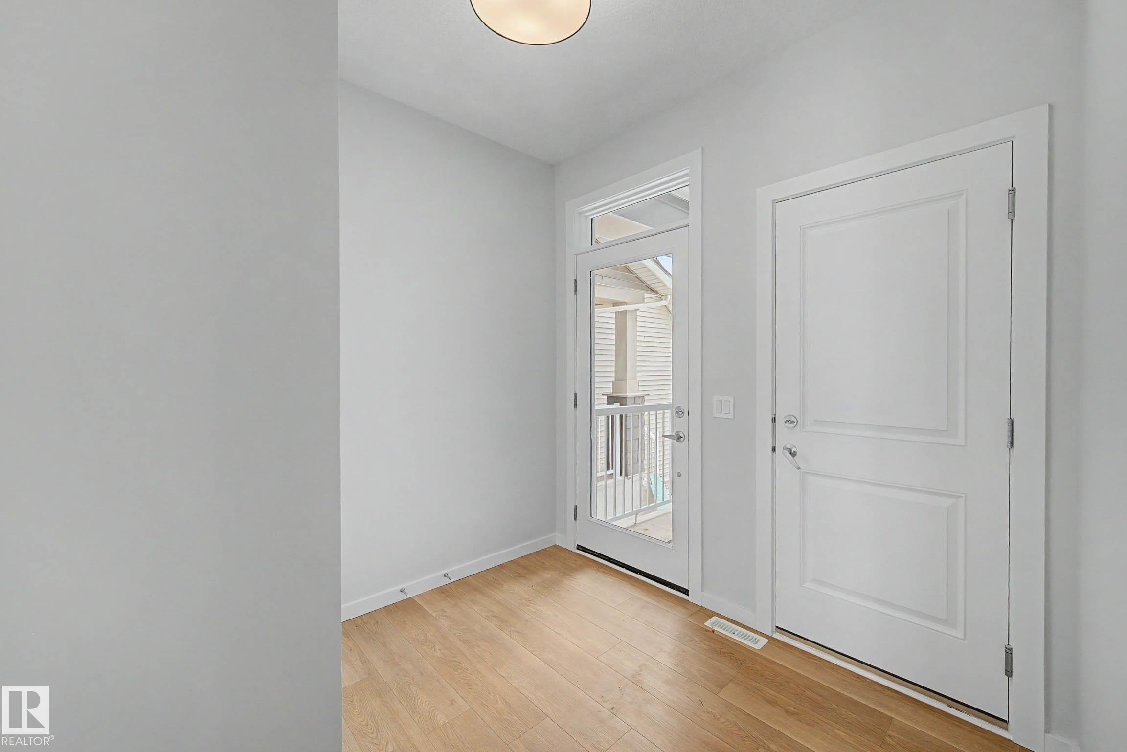 5433 Hawthorn Run, Edmonton, AB - Indoor Photo Showing Other Room