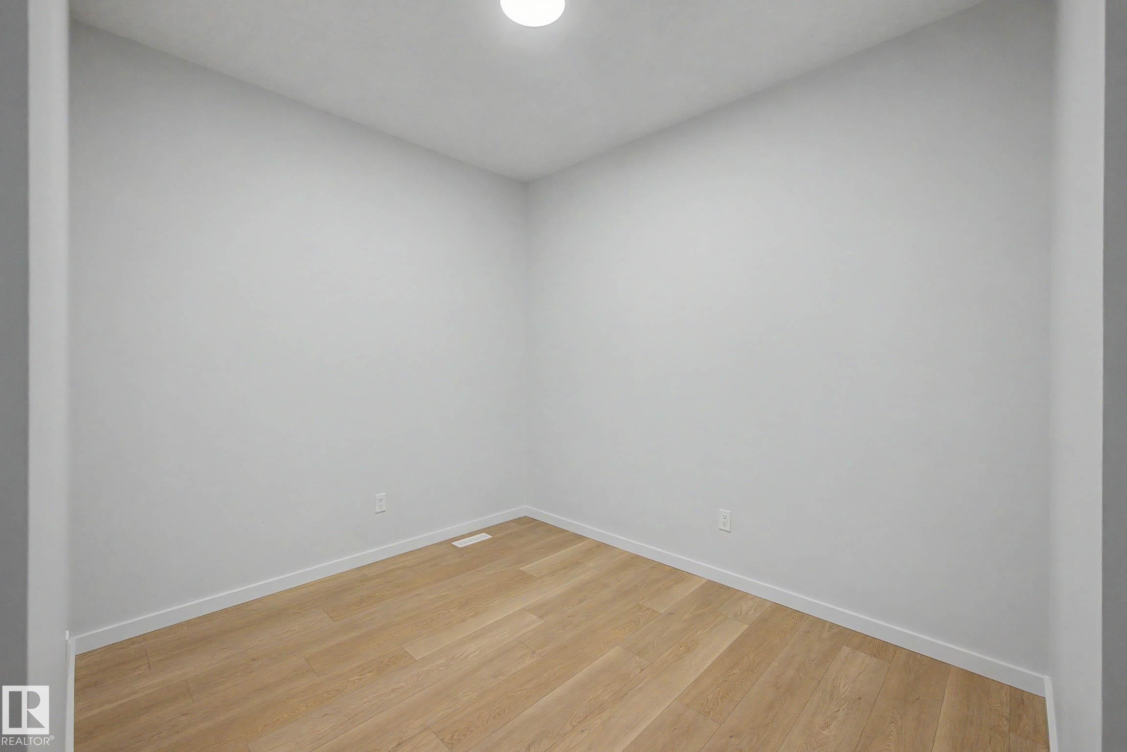 5433 Hawthorn Run, Edmonton, AB - Indoor Photo Showing Other Room