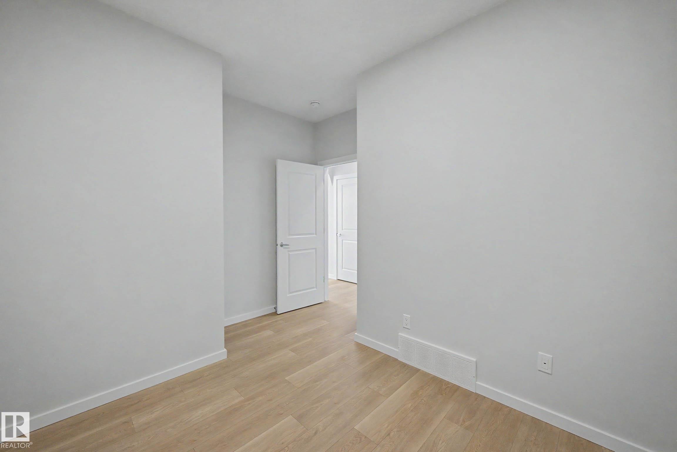 5433 Hawthorn Run, Edmonton, AB - Indoor Photo Showing Other Room