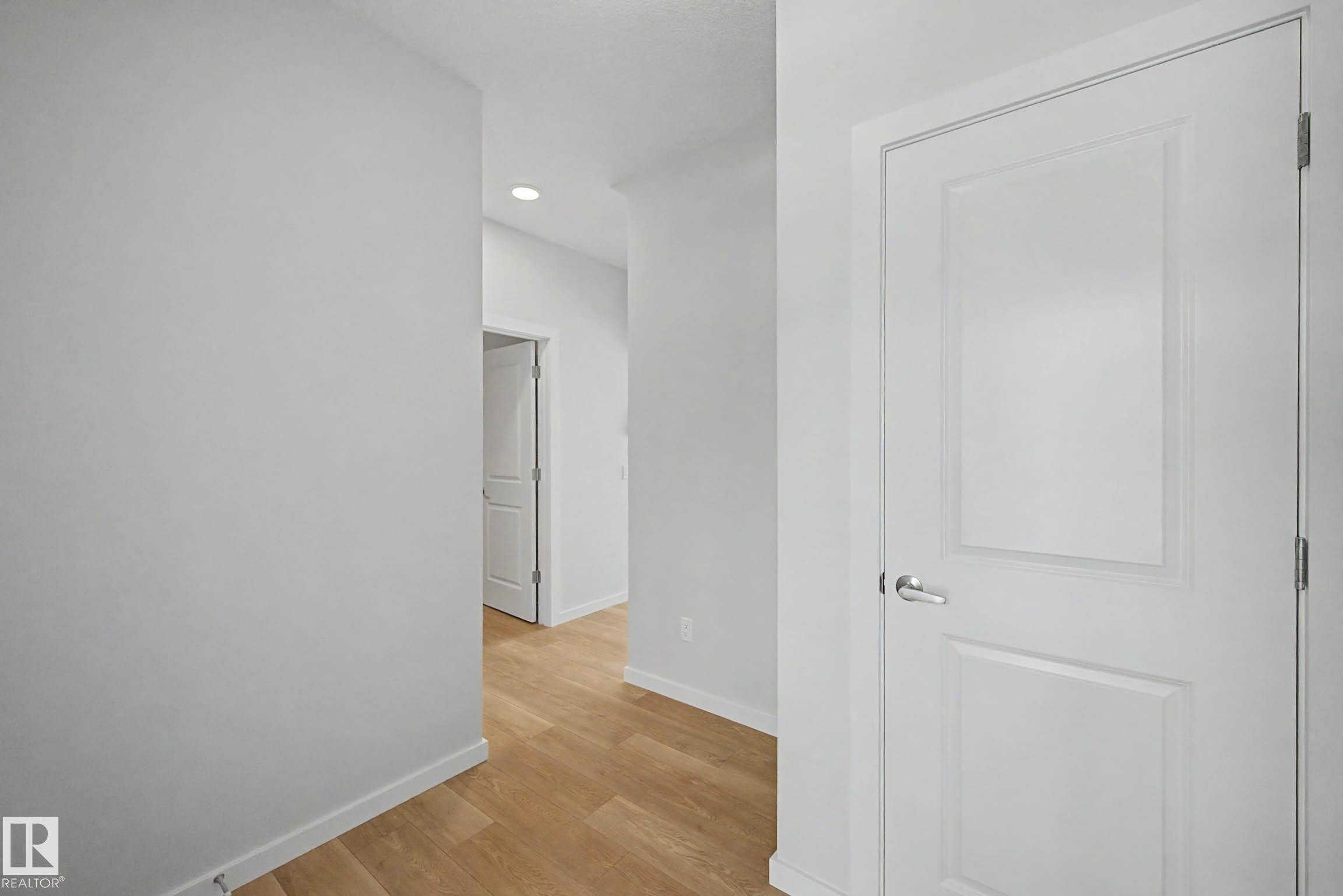 5433 Hawthorn Run, Edmonton, AB - Indoor Photo Showing Other Room