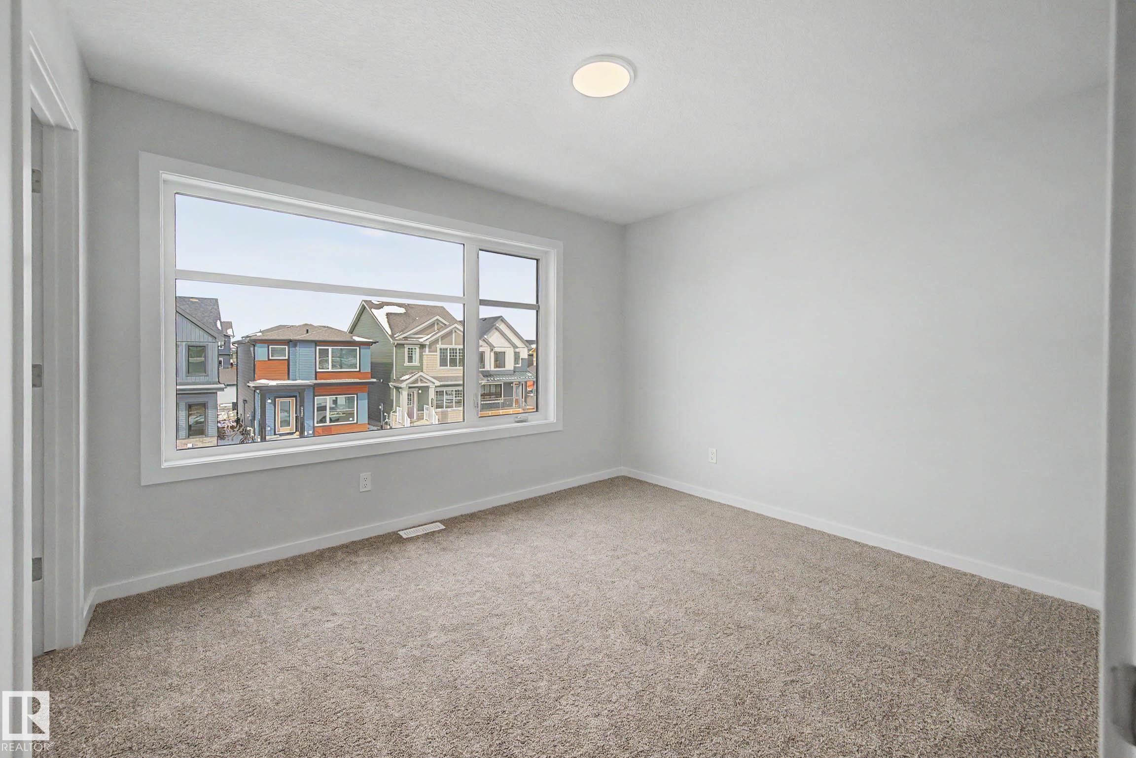 5433 Hawthorn Run, Edmonton, AB - Indoor Photo Showing Other Room