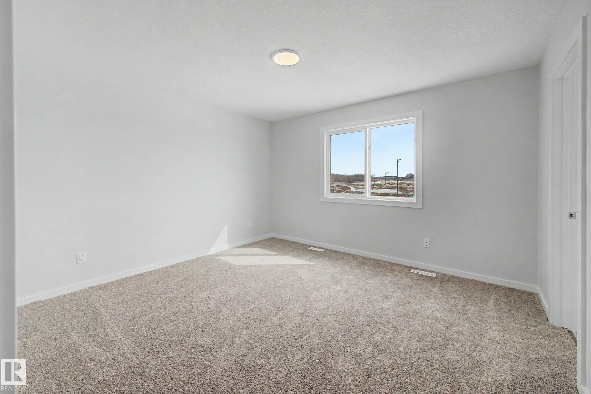 5433 Hawthorn Run, Edmonton, AB - Indoor Photo Showing Other Room