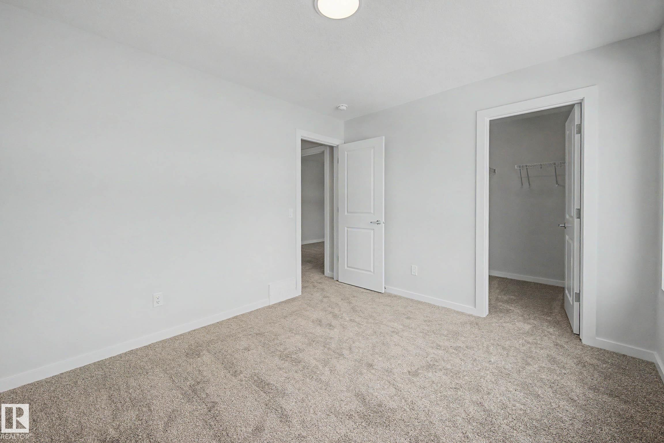 5433 Hawthorn Run, Edmonton, AB - Indoor Photo Showing Other Room