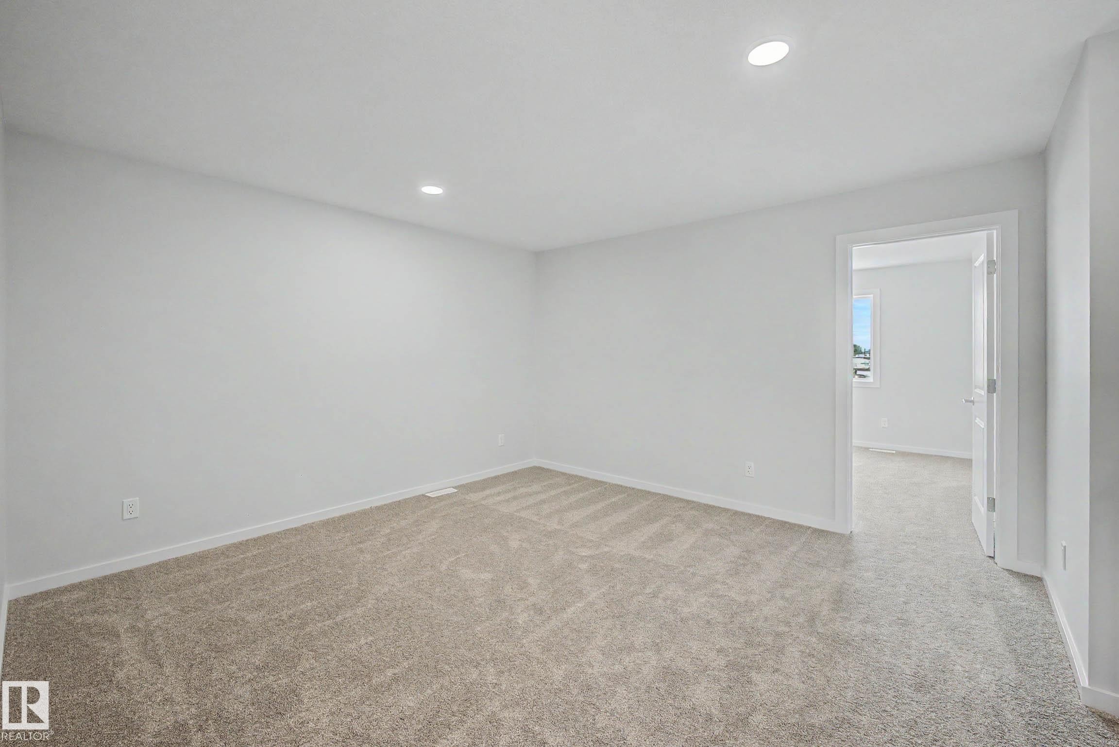 5433 Hawthorn Run, Edmonton, AB - Indoor Photo Showing Other Room