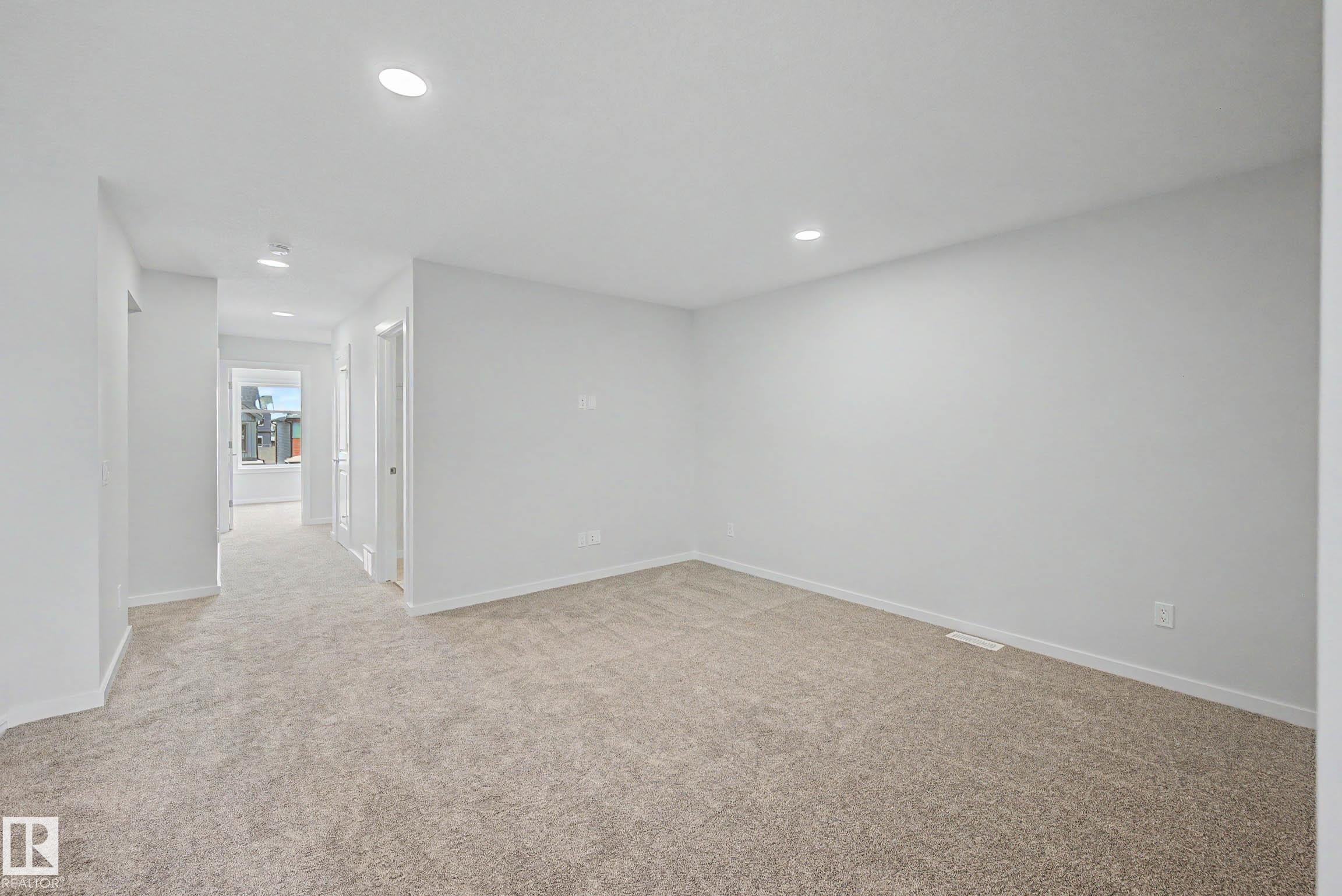 5433 Hawthorn Run, Edmonton, AB - Indoor Photo Showing Other Room