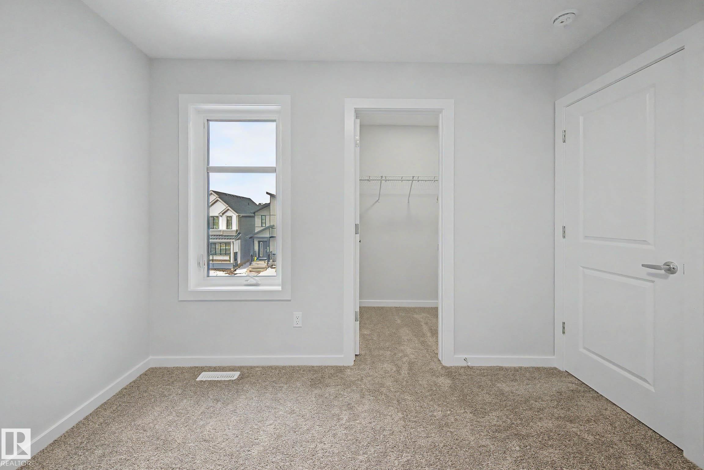 5433 Hawthorn Run, Edmonton, AB - Indoor Photo Showing Other Room
