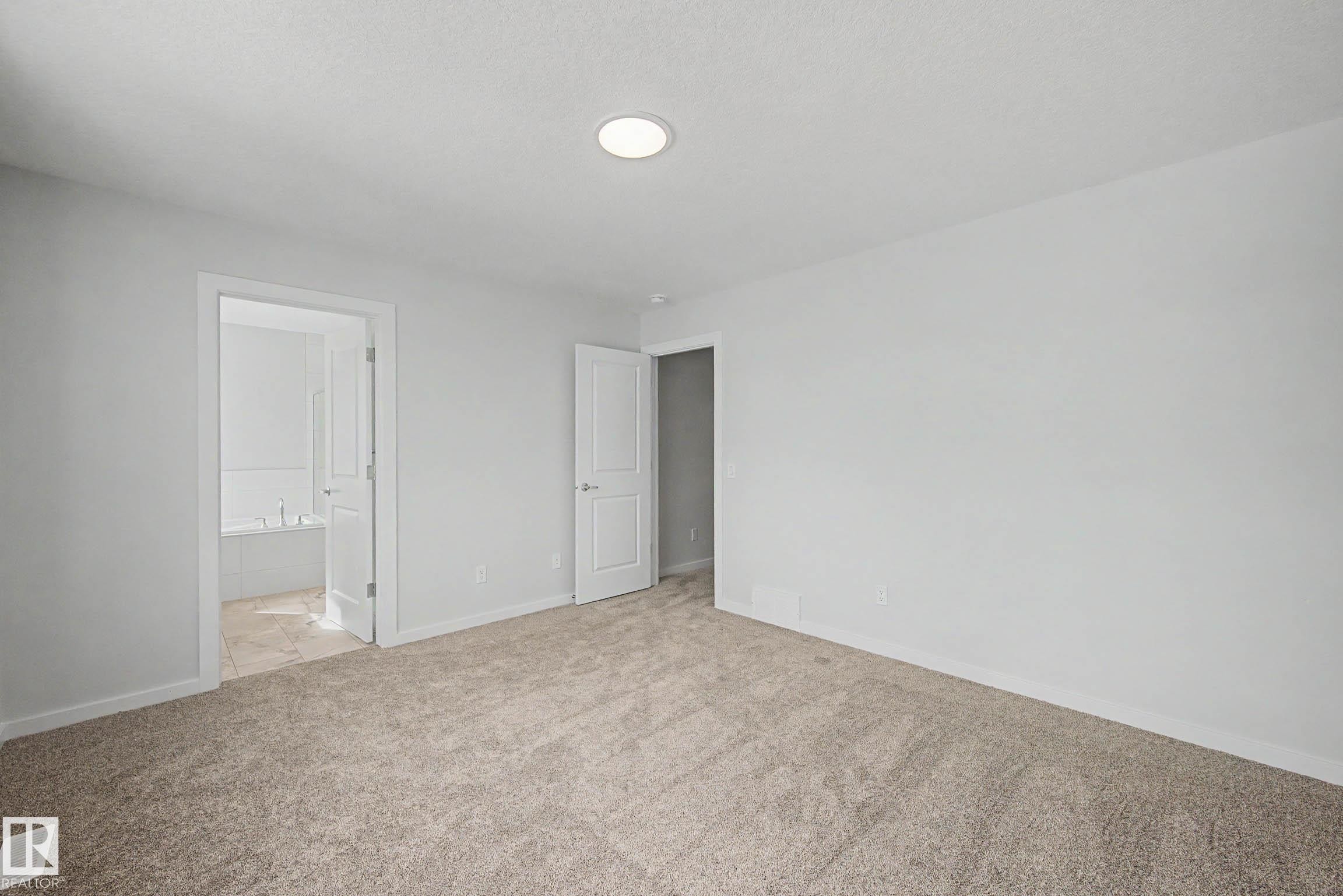5433 Hawthorn Run, Edmonton, AB - Indoor Photo Showing Other Room