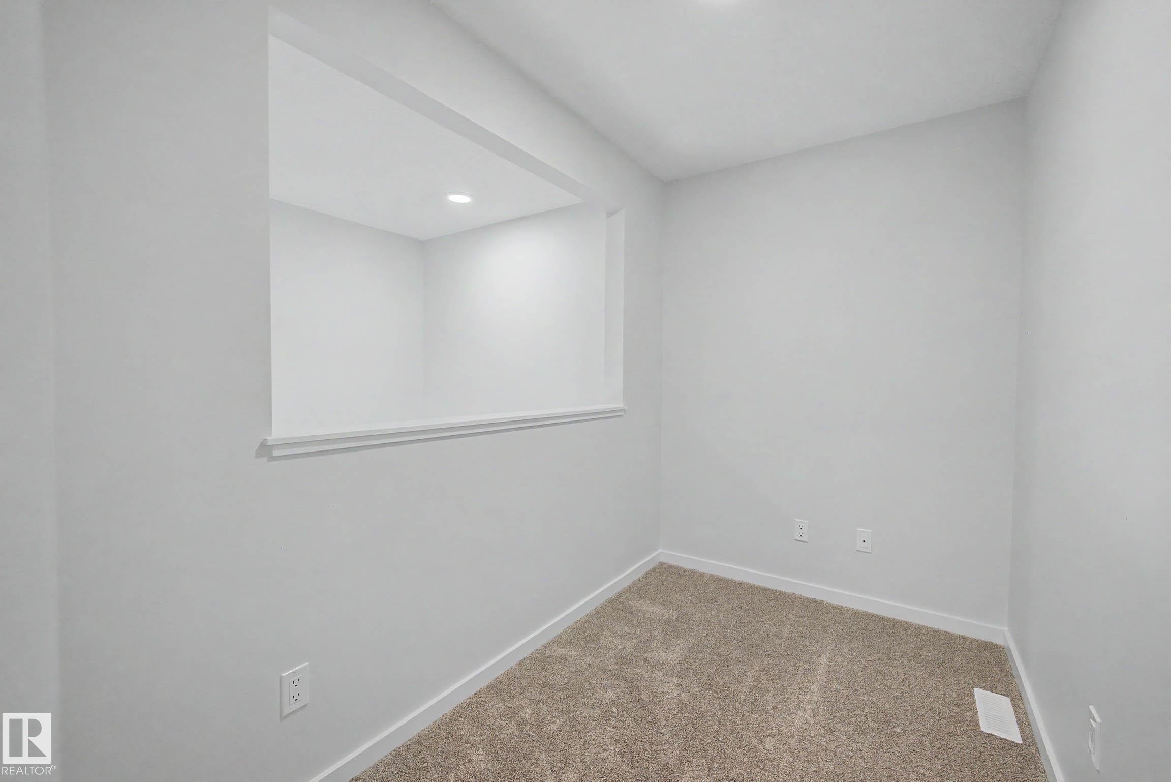 5433 Hawthorn Run, Edmonton, AB - Indoor Photo Showing Other Room