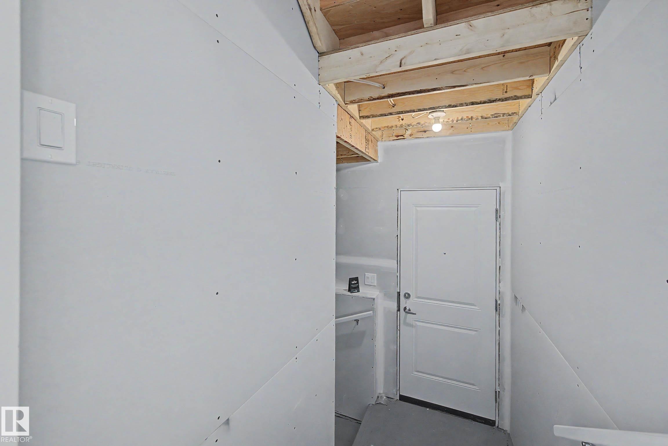 5433 Hawthorn Run, Edmonton, AB - Indoor Photo Showing Other Room