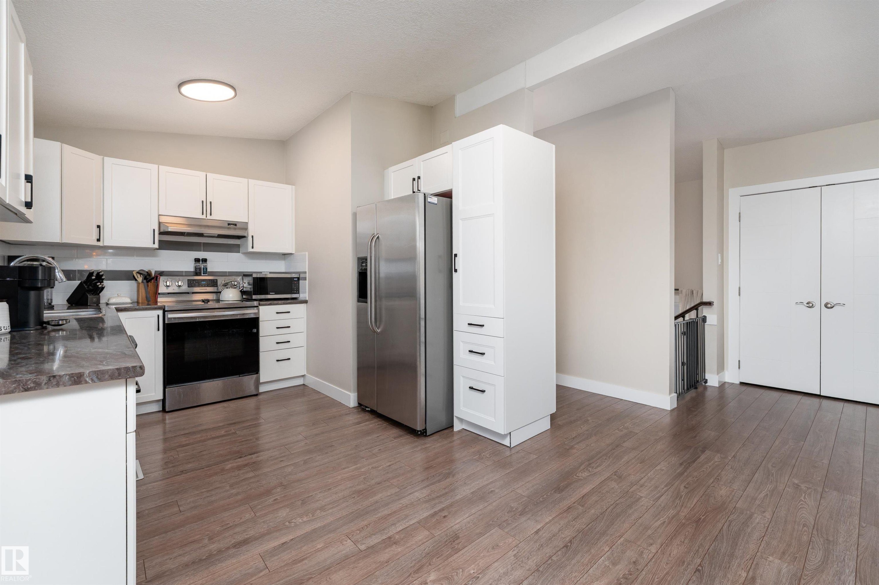 73 Grosvenor Boulevard, St. Albert, AB - Indoor Photo Showing Kitchen With Stainless Steel Kitchen