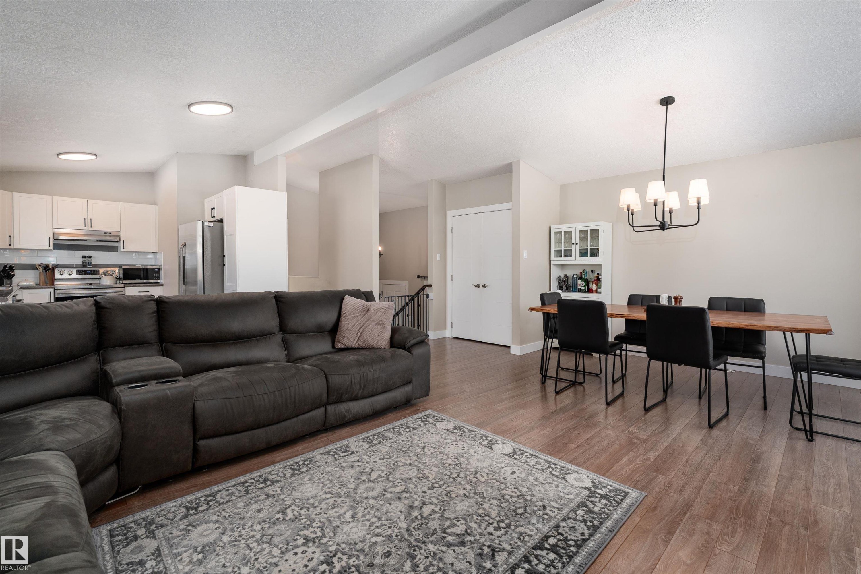 73 Grosvenor Boulevard, St. Albert, AB - Indoor Photo Showing Living Room