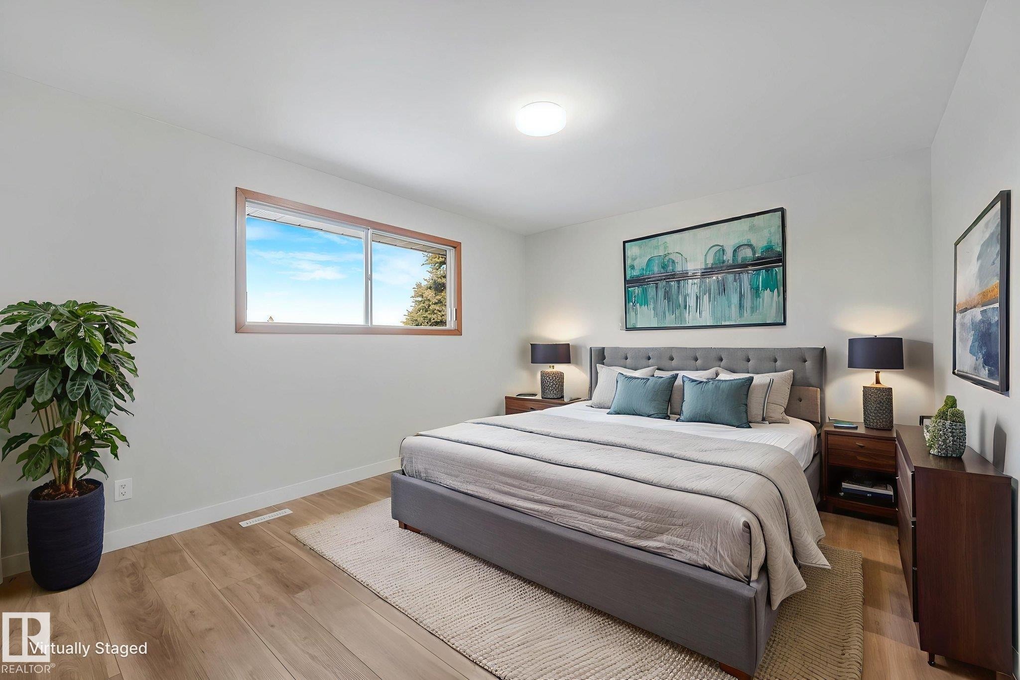 Bedroom with wood finished floors and baseboards - 6007 95 Avenue, Edmonton, AB - Indoor Photo Showing Bedroom