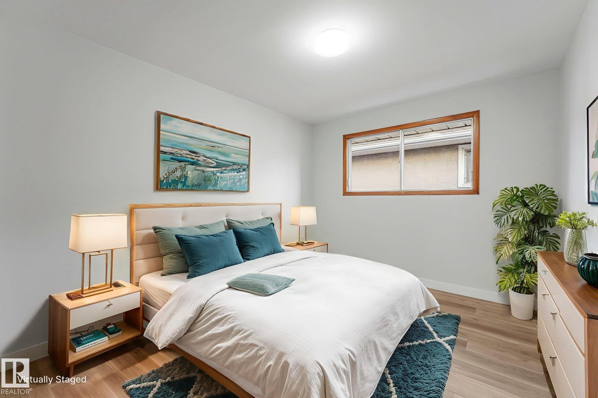 Bedroom with light wood-style flooring and baseboards - 6007 95 Avenue, Edmonton, AB - Indoor Photo Showing Bedroom