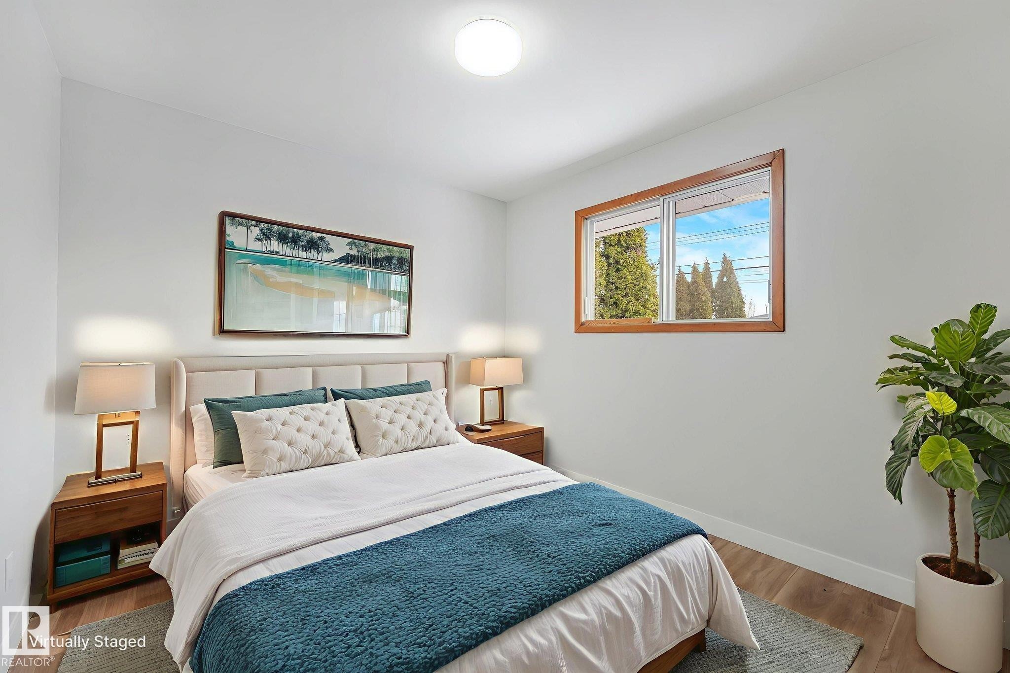 Bedroom with baseboards and wood finished floors - 6007 95 Avenue, Edmonton, AB - Indoor Photo Showing Bedroom