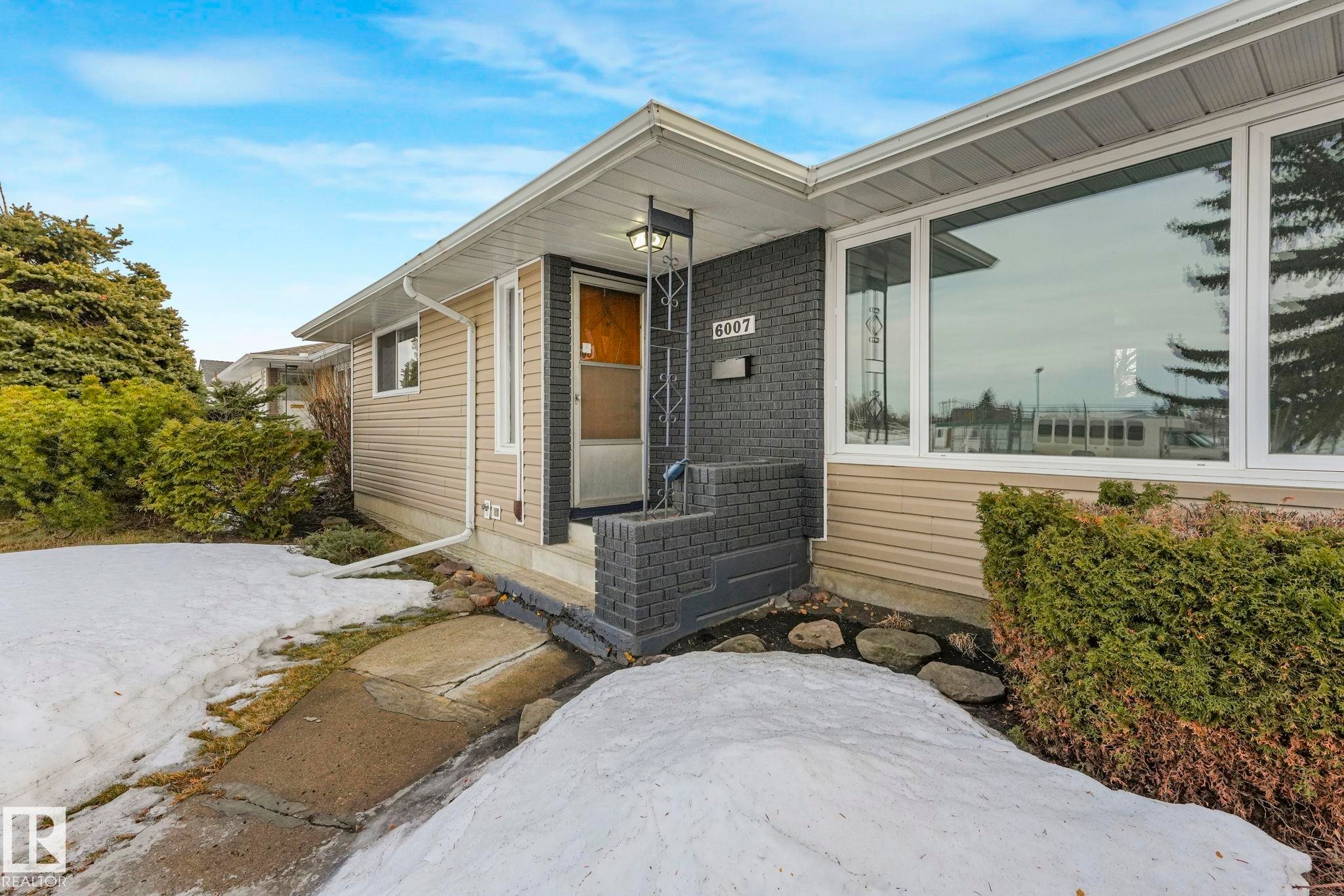 Entrance to property featuring brick siding - 6007 95 Avenue, Edmonton, AB - Outdoor