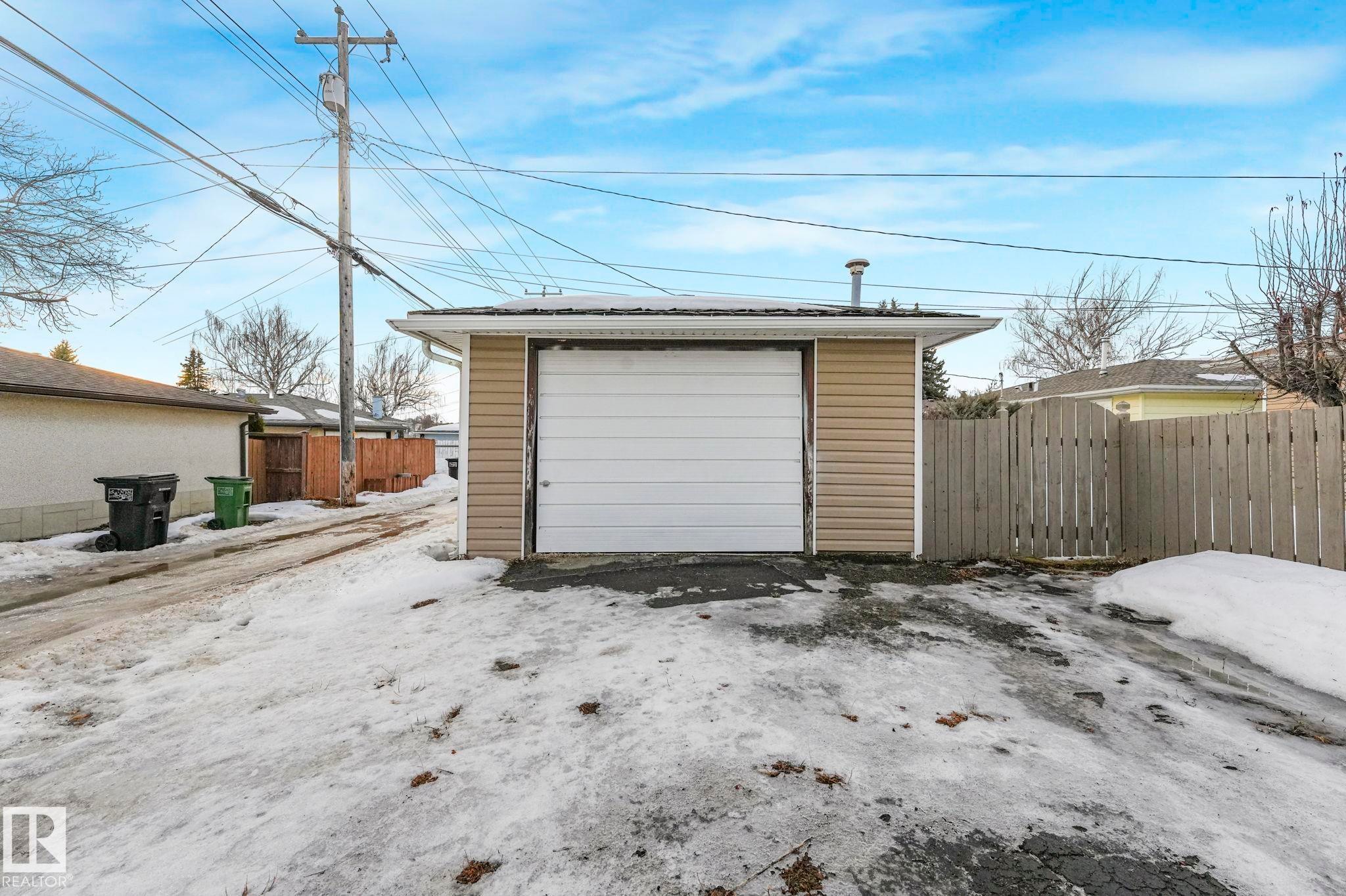 View of garage - 6007 95 Avenue, Edmonton, AB - Outdoor