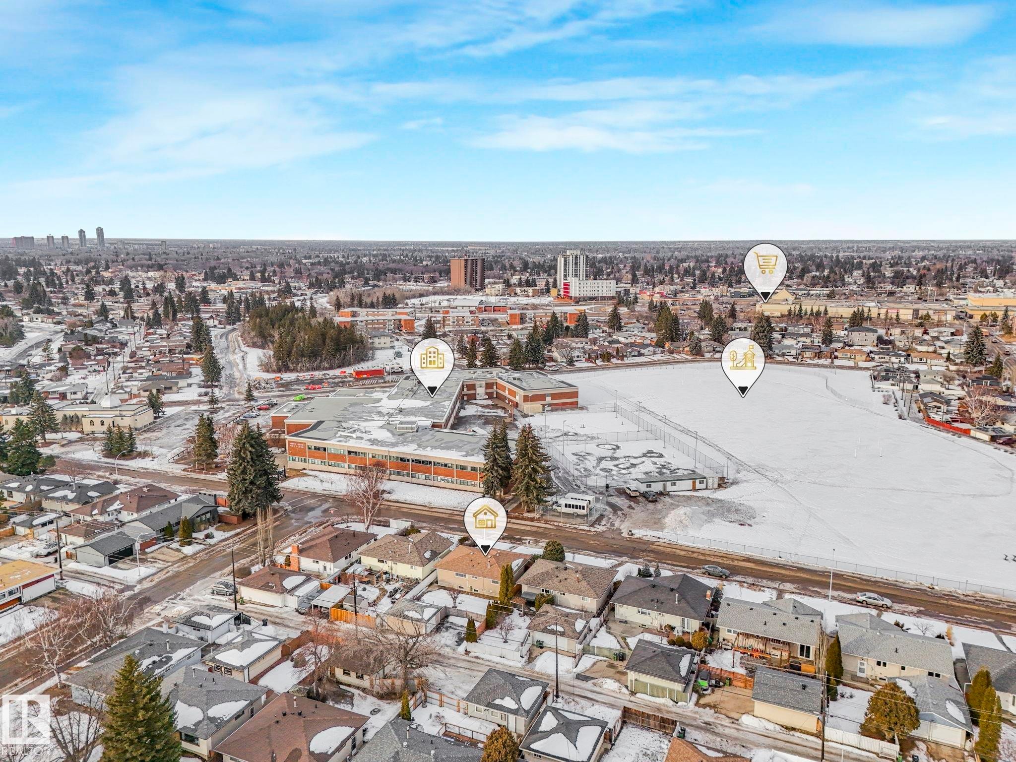 View of urban area - 6007 95 Avenue, Edmonton, AB - Outdoor With View