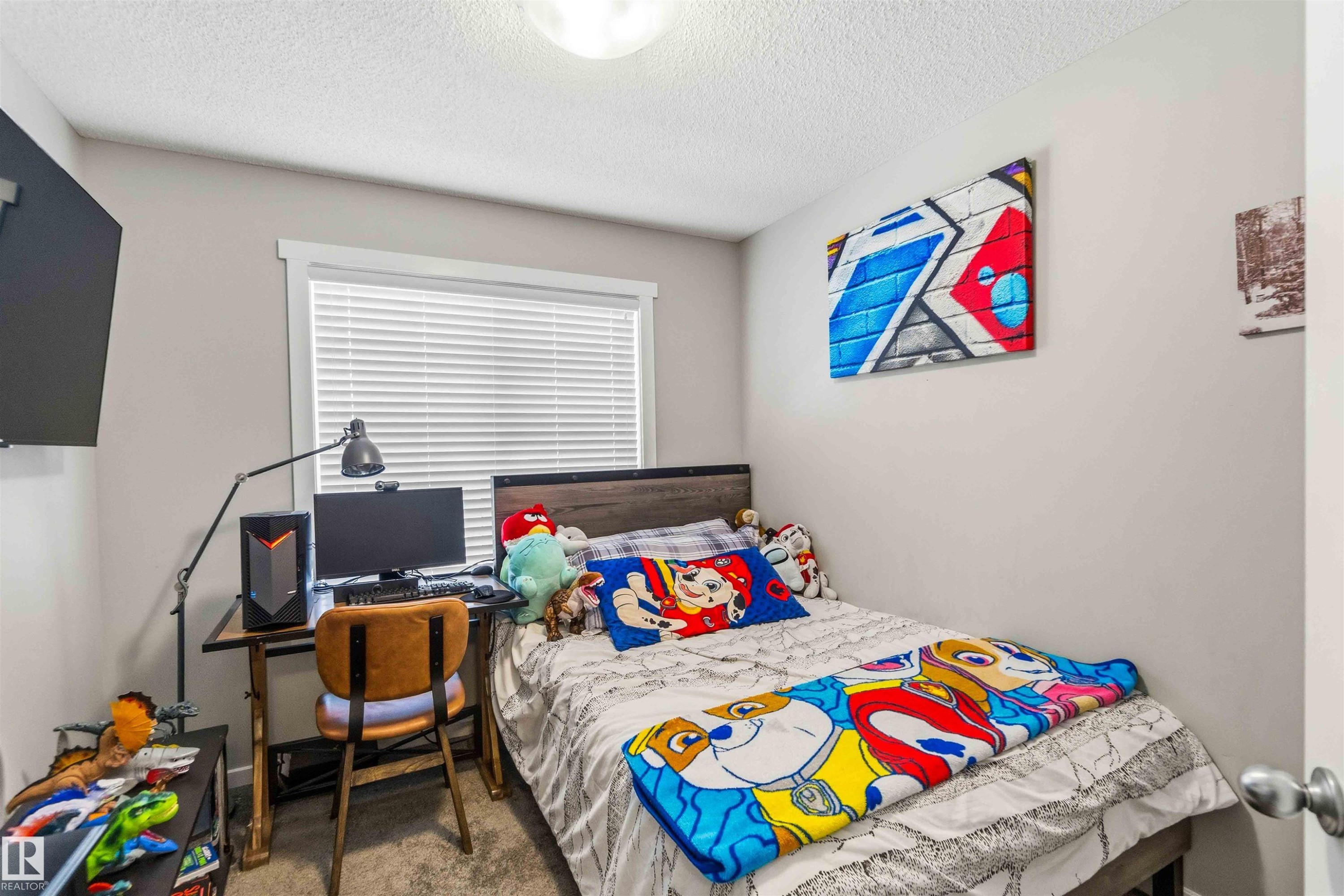 Bedroom featuring carpet flooring, a textured ceiling, and an office area - 1908 25 Street, Edmonton, AB - Indoor Photo Showing Bedroom