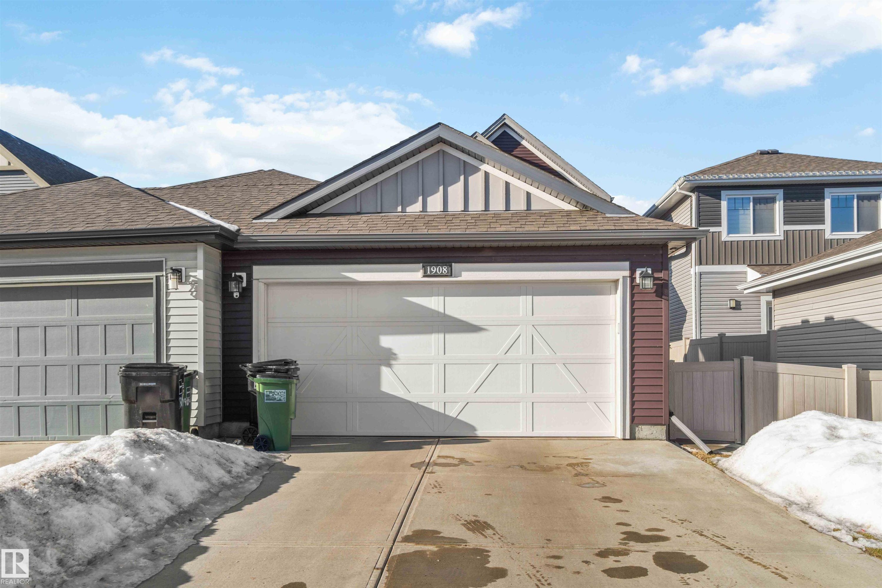 Garage with concrete driveway - 1908 25 Street, Edmonton, AB - Outdoor