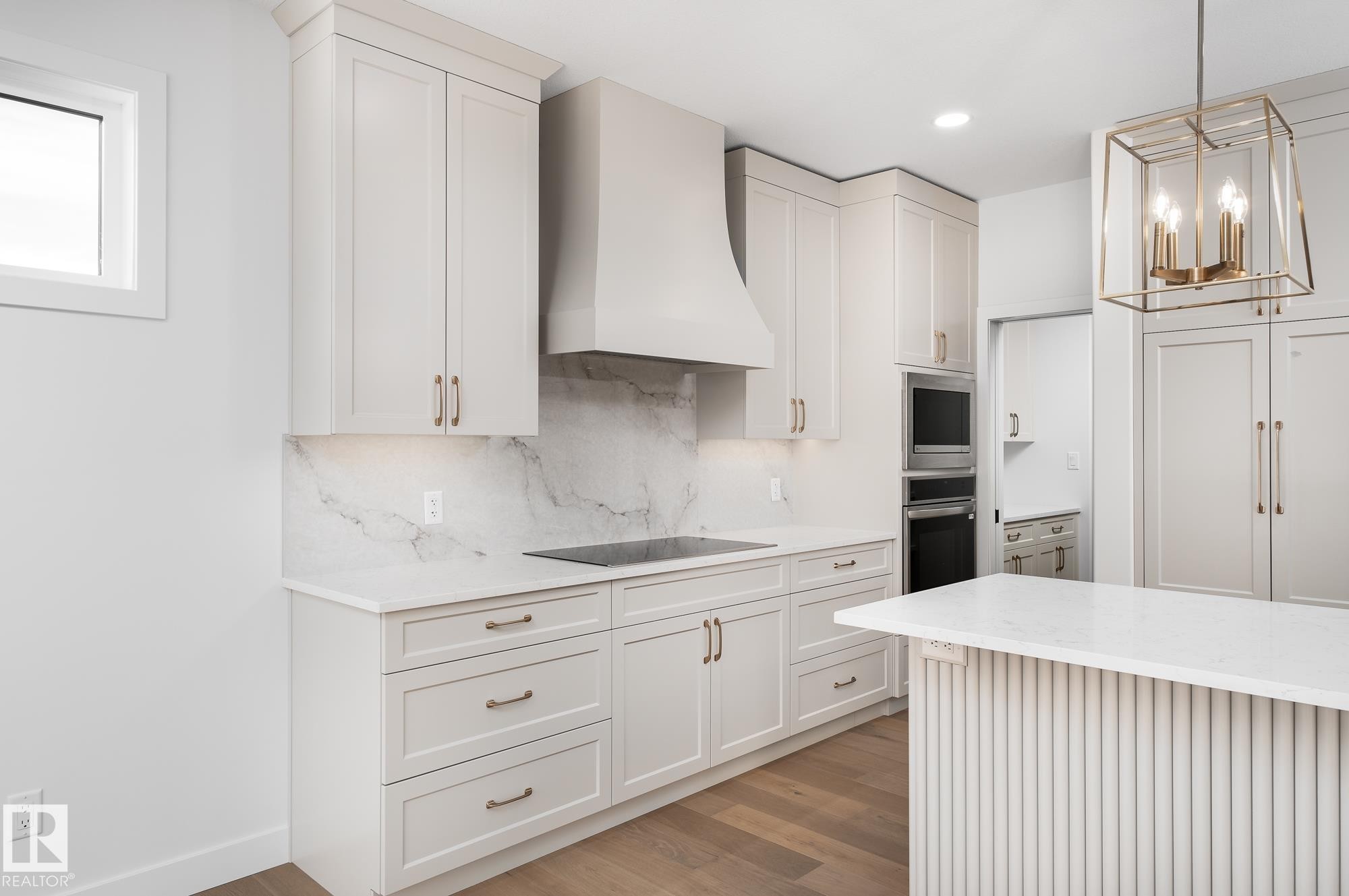 6884 Knox Loop Sw, Edmonton, AB - Indoor Photo Showing Kitchen