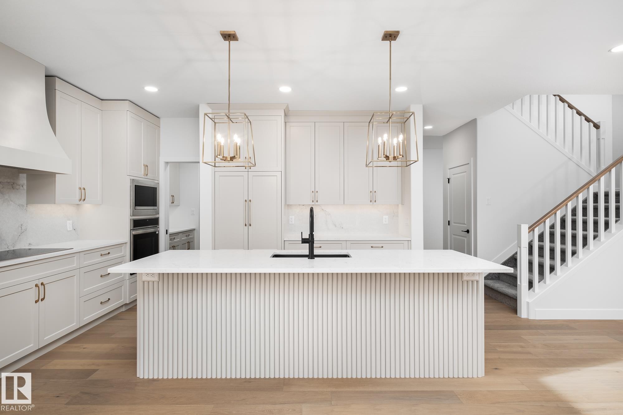 6884 Knox Loop Sw, Edmonton, AB - Indoor Photo Showing Kitchen With Upgraded Kitchen