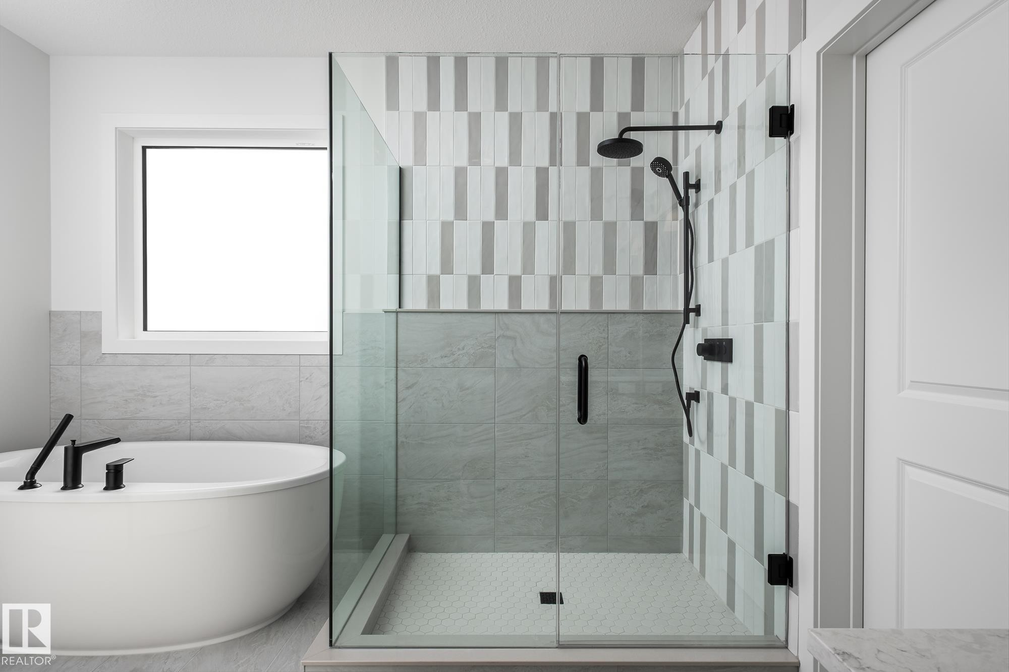 6884 Knox Loop Sw, Edmonton, AB - Indoor Photo Showing Bathroom