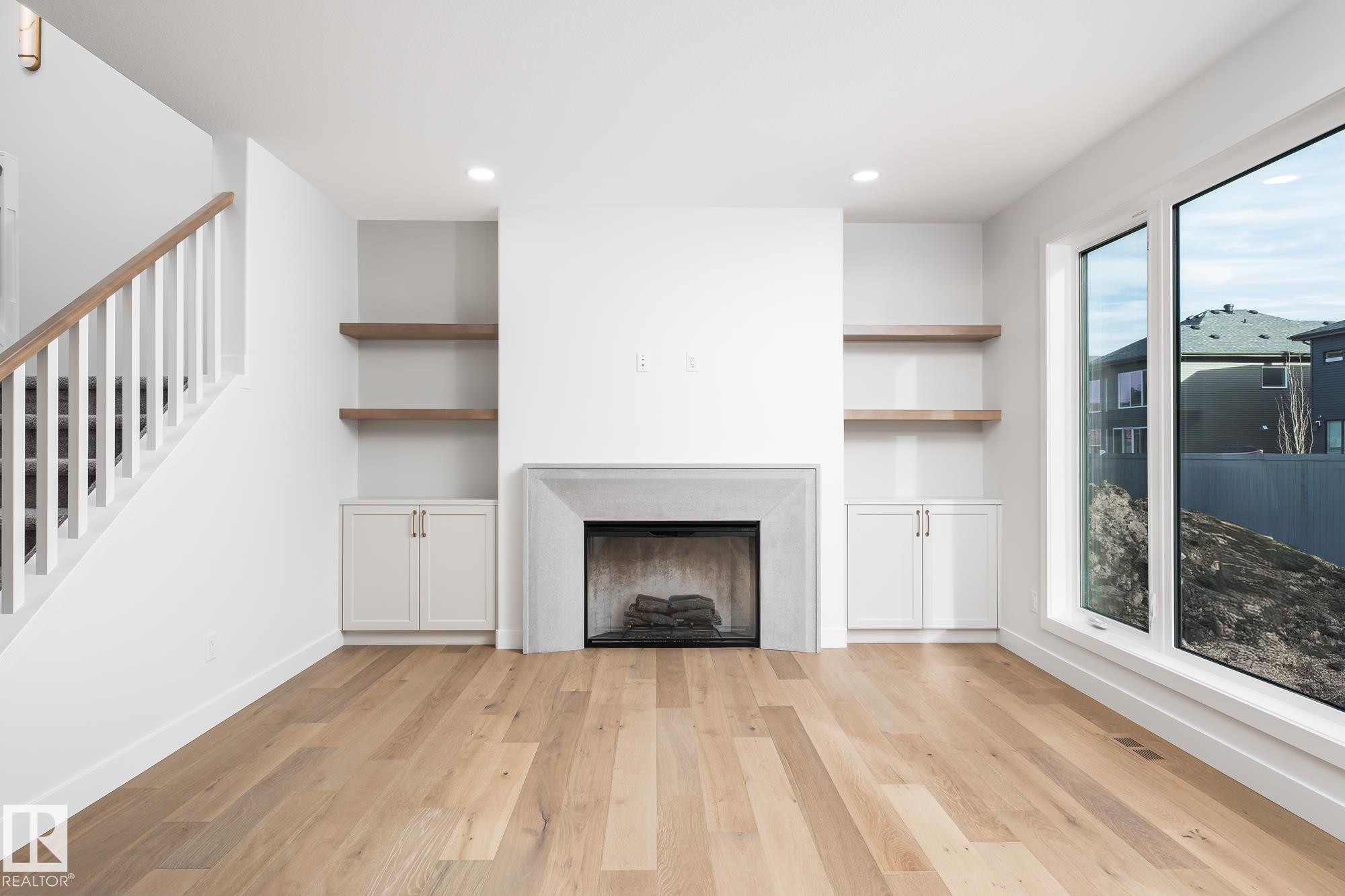 6884 Knox Loop Sw, Edmonton, AB - Indoor With Fireplace